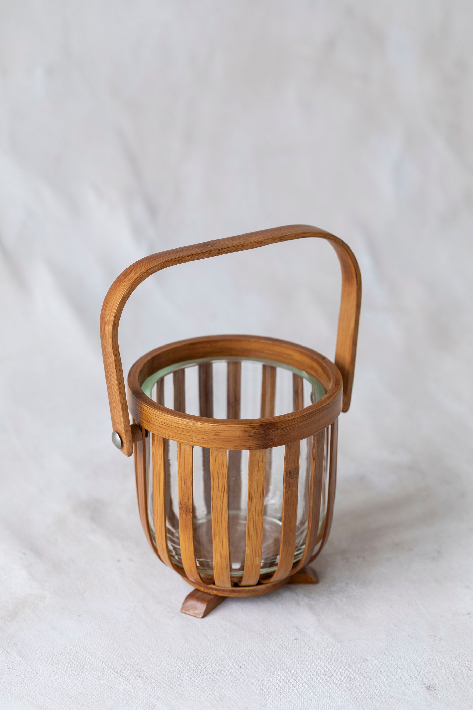 vintage_basket_vase.jpg