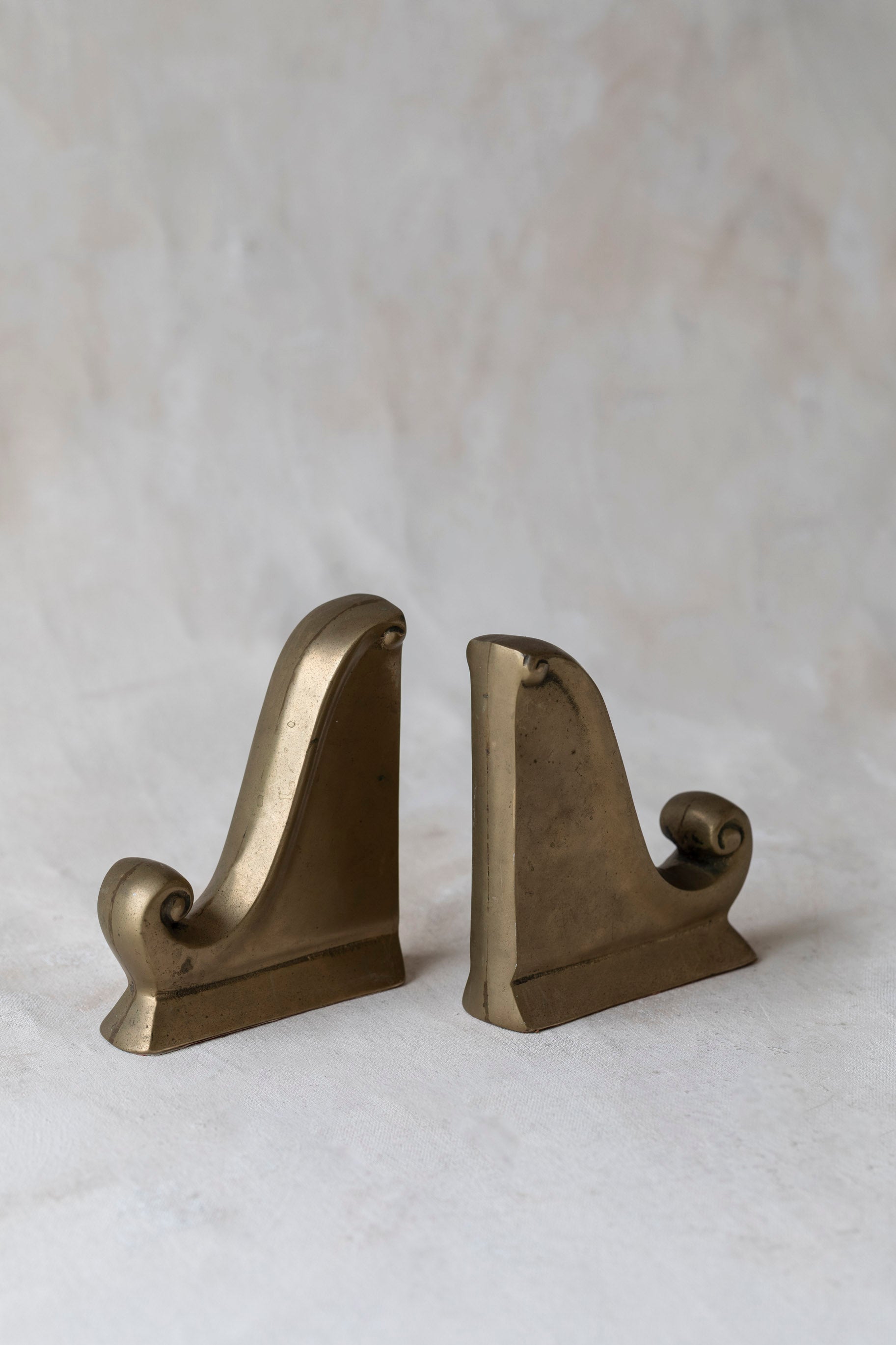 vintage_brass_corner_bookends.jpg