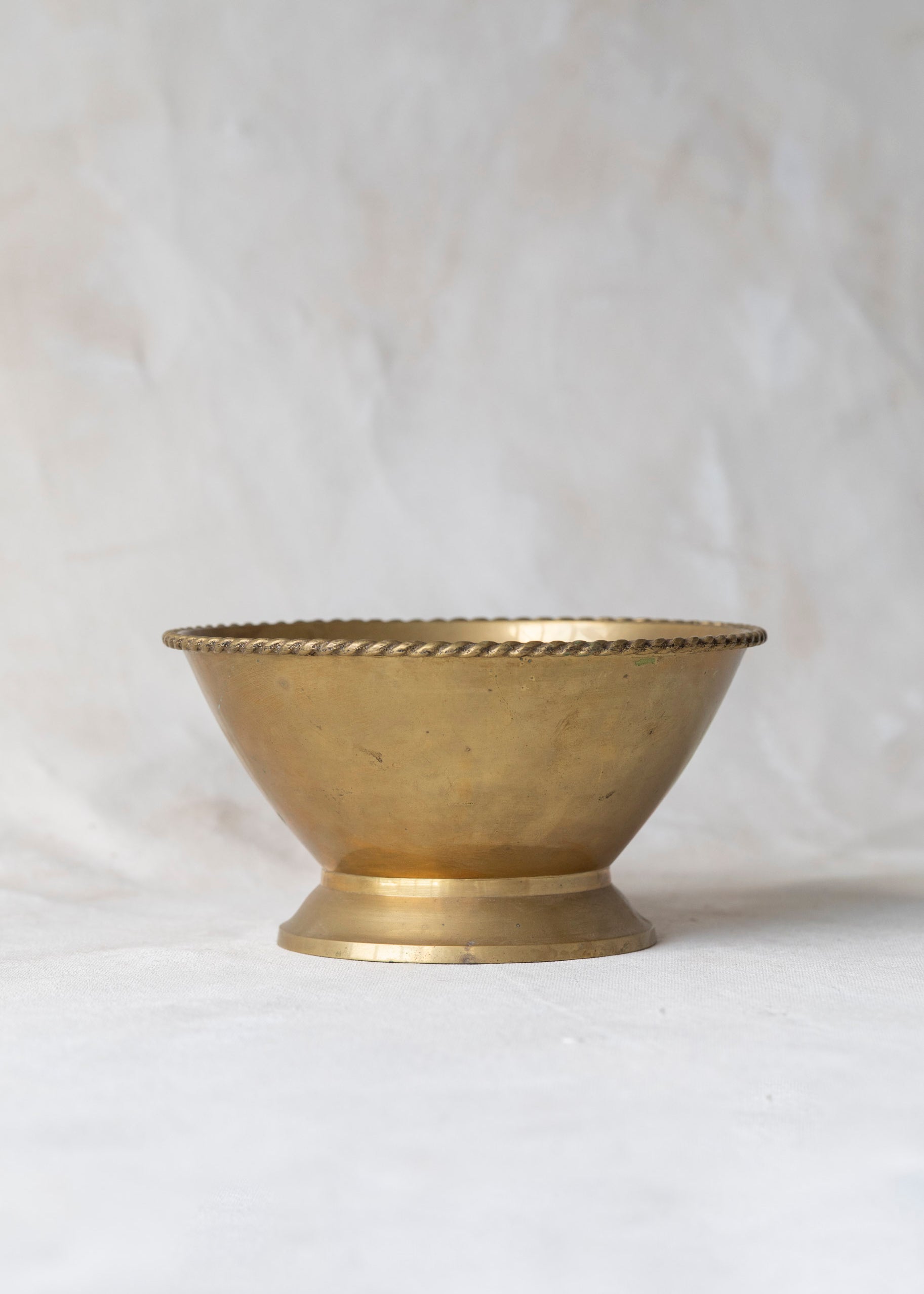 vintage_brass_rope_trim_bowl.jpg