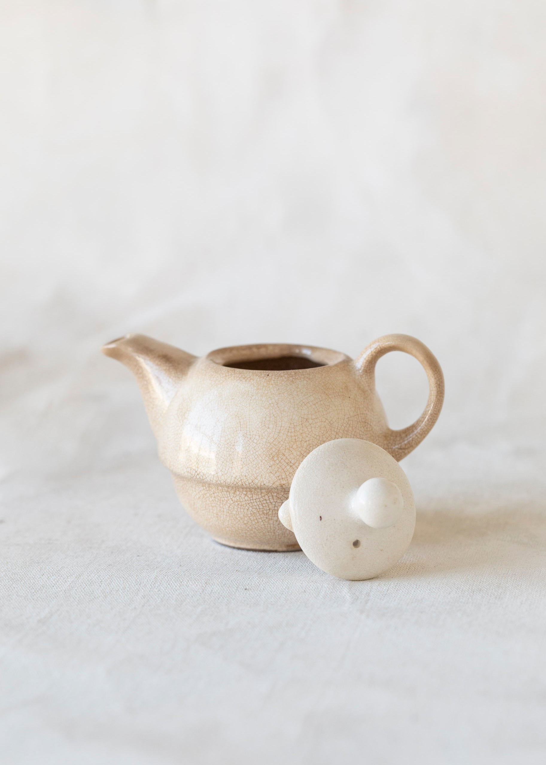 vintage_ceramic_little_teapot-2.jpg