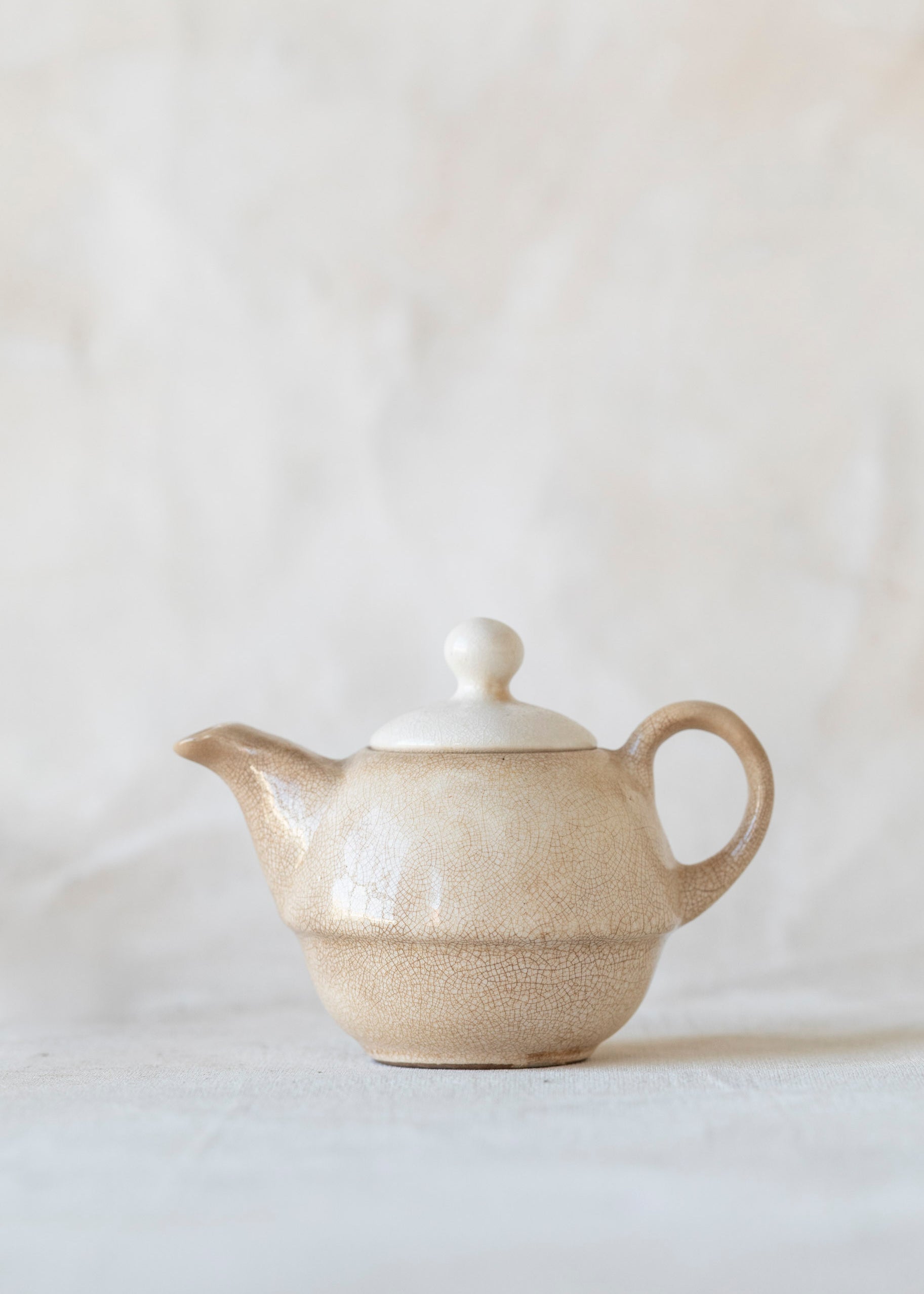 vintage_ceramic_little_teapot.jpg