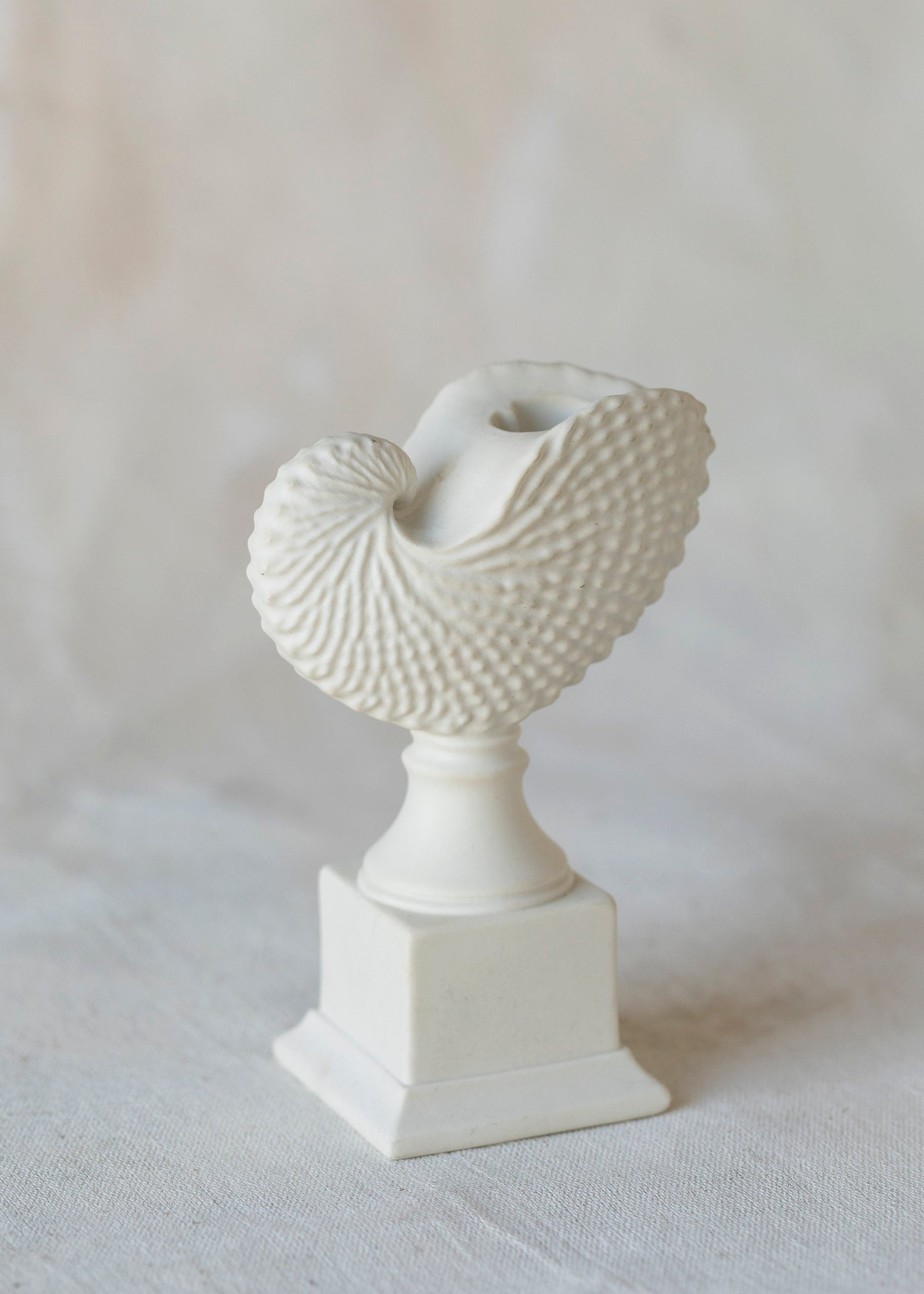 vintage_ceramic_shell_candlestick-2.jpg