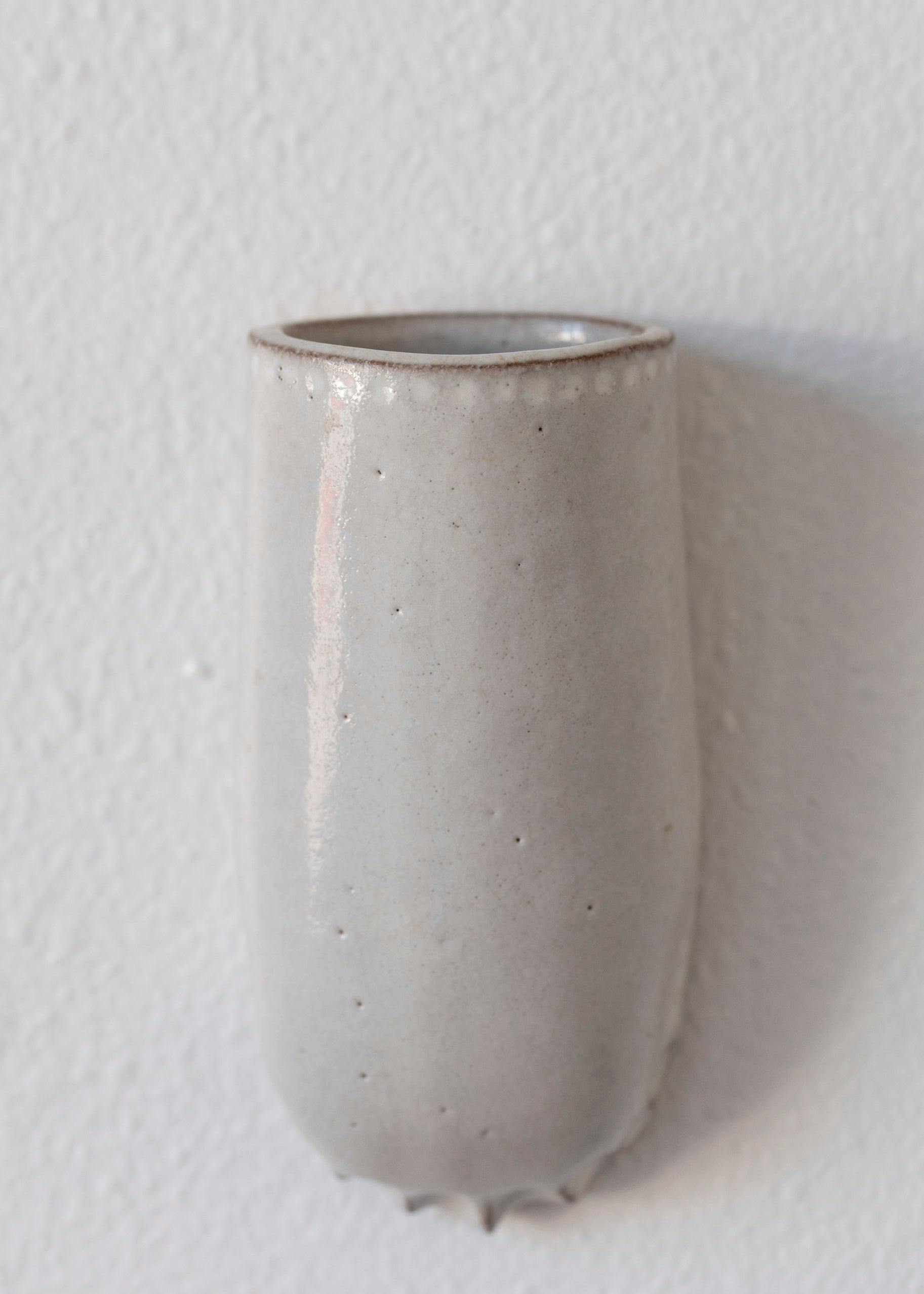 vintage_ceramic_wall_vase-2_b436895d-4b38-417f-87a9-7912bb5a3875.jpg