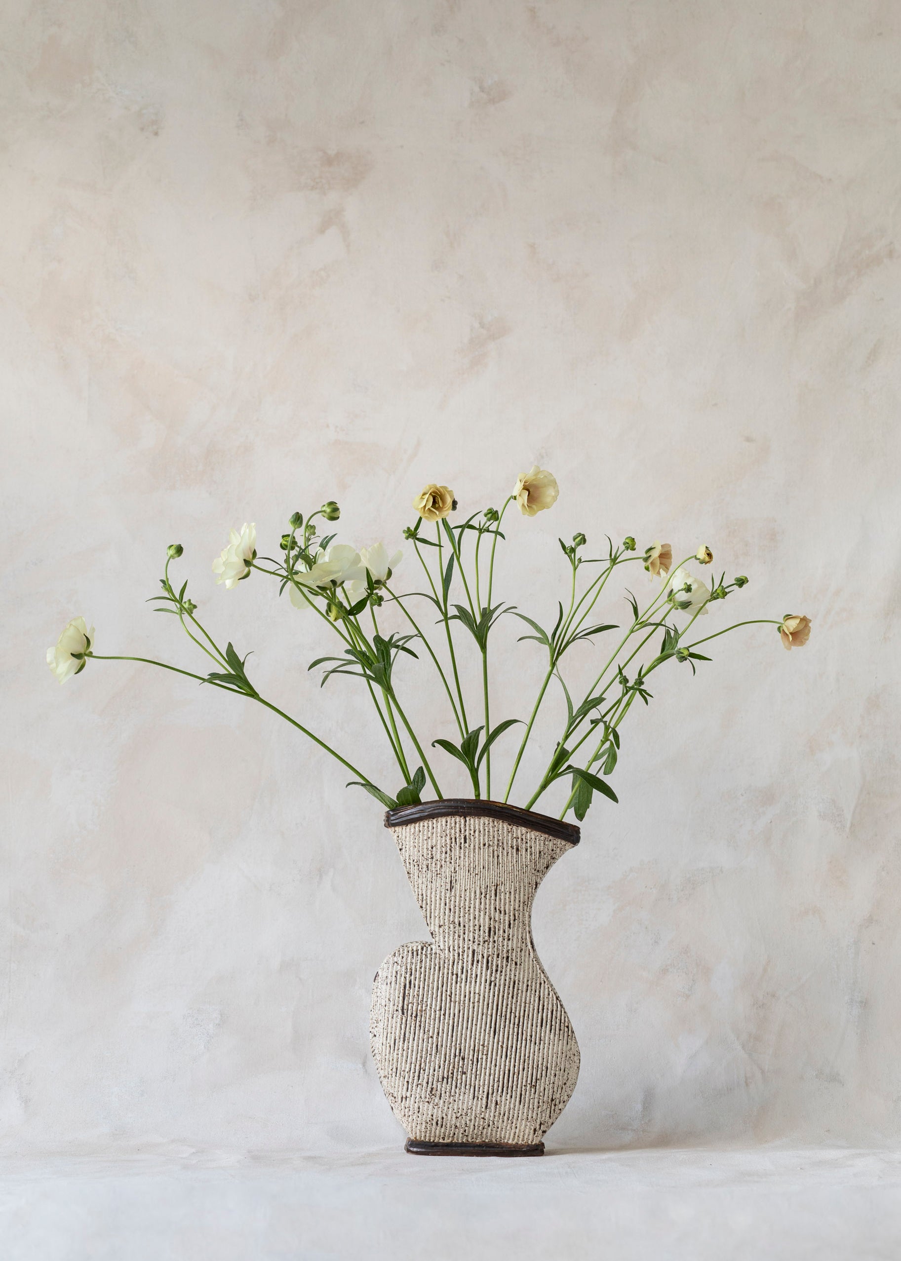 vintage_curvy_lined_vase.jpg