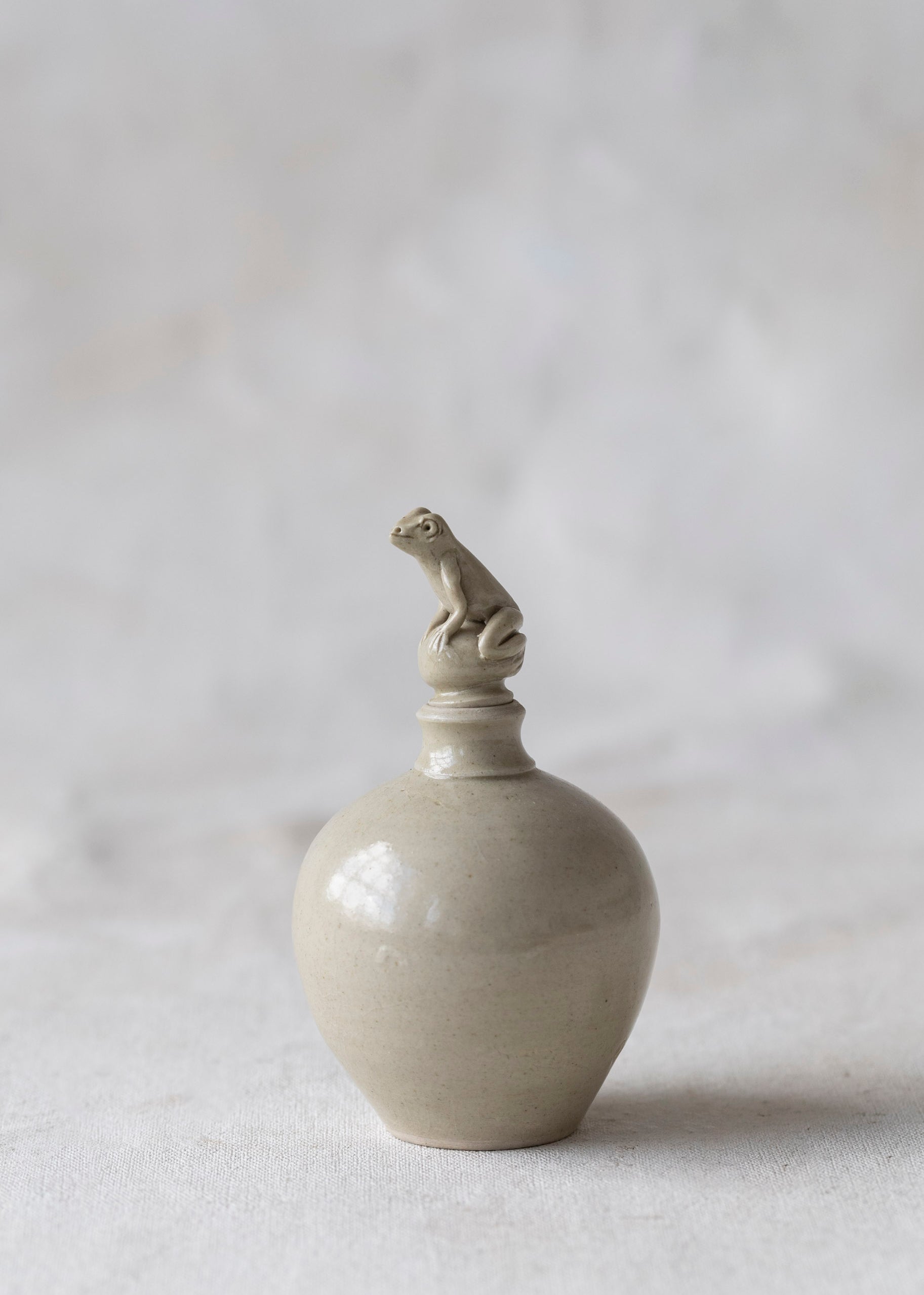 vintage_frog_jar-2.jpg