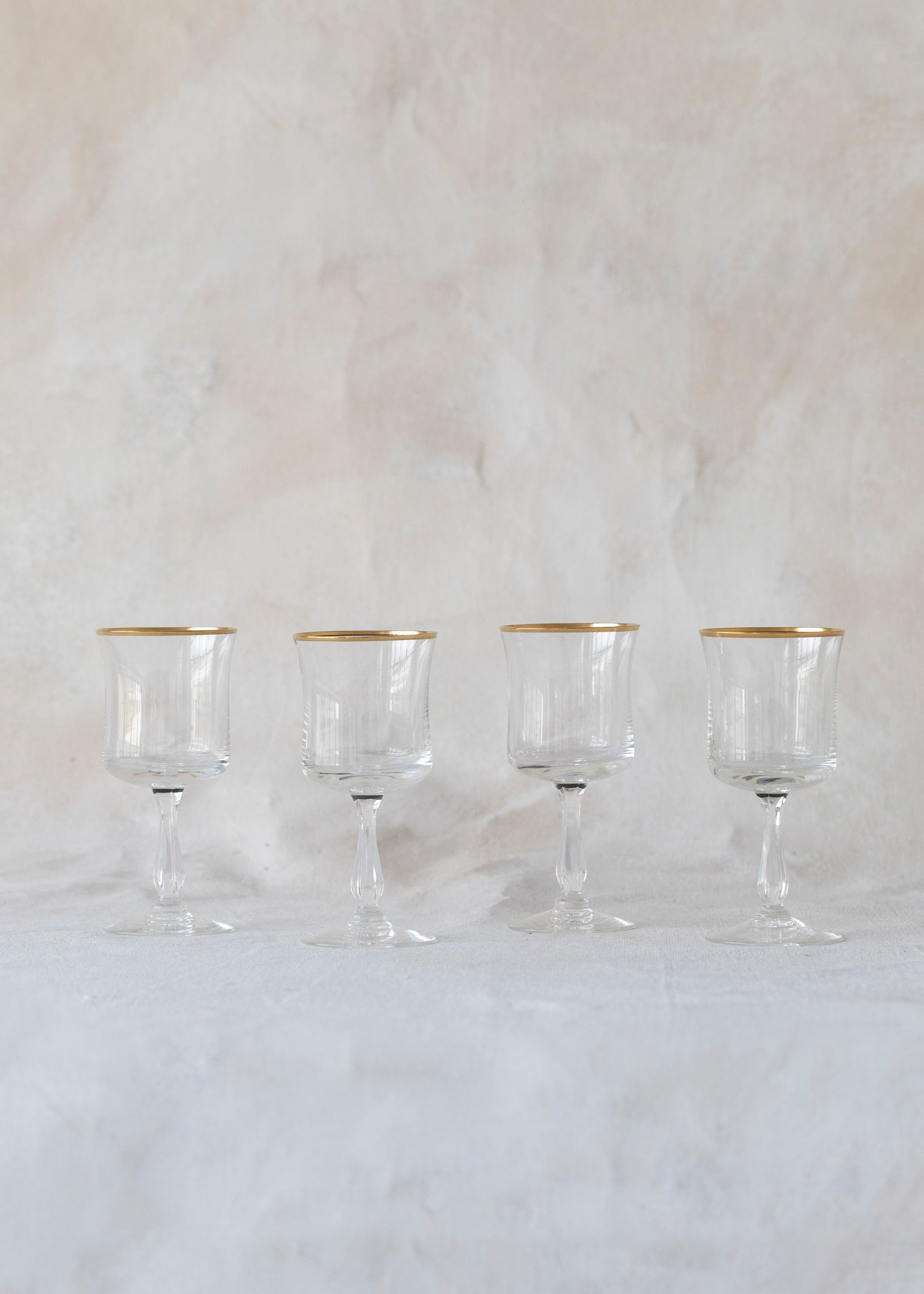 vintage_gold_rim_wine_glasses-2.jpg