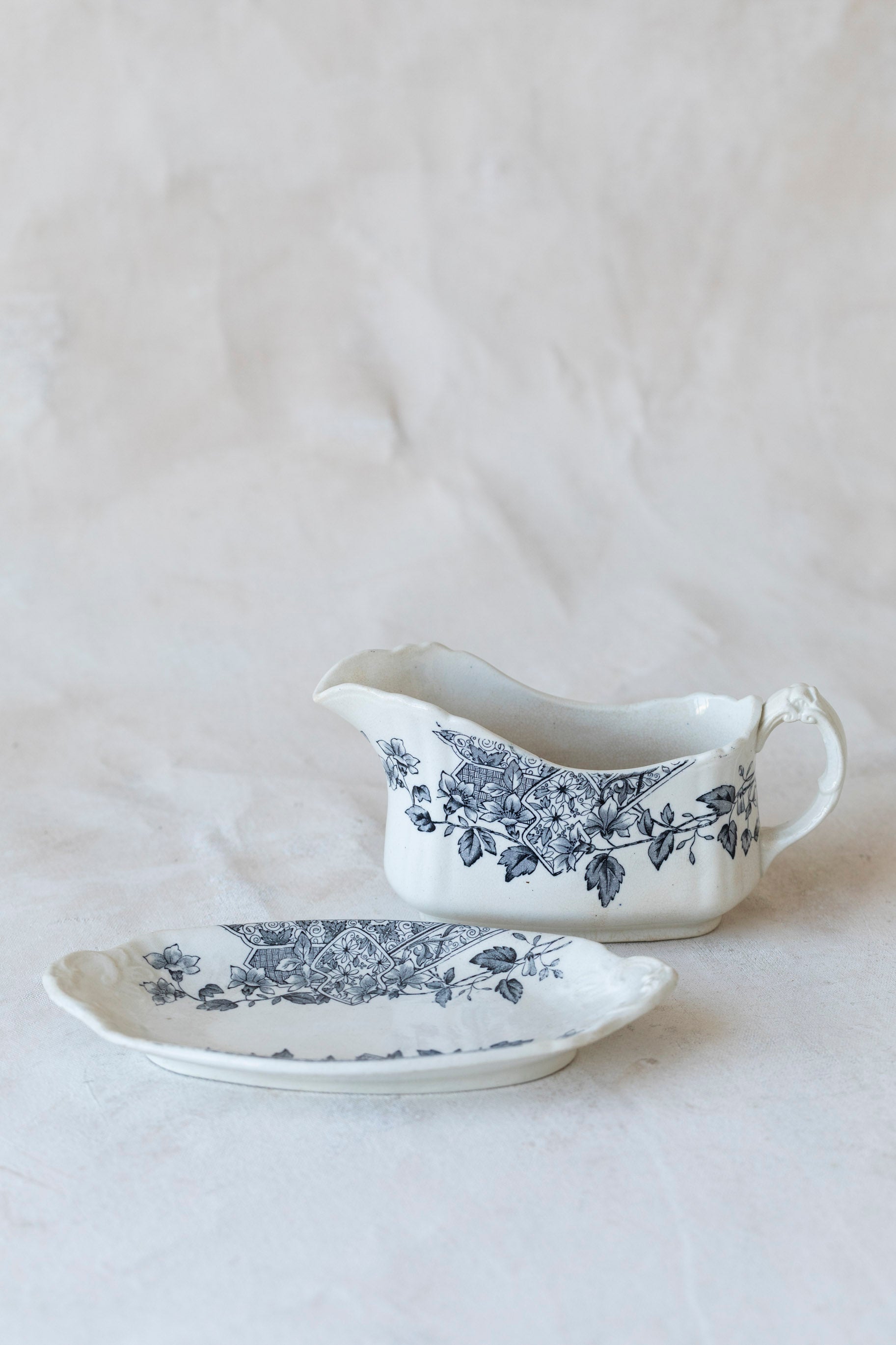 Vintage Transfer Gravy Boat Dish