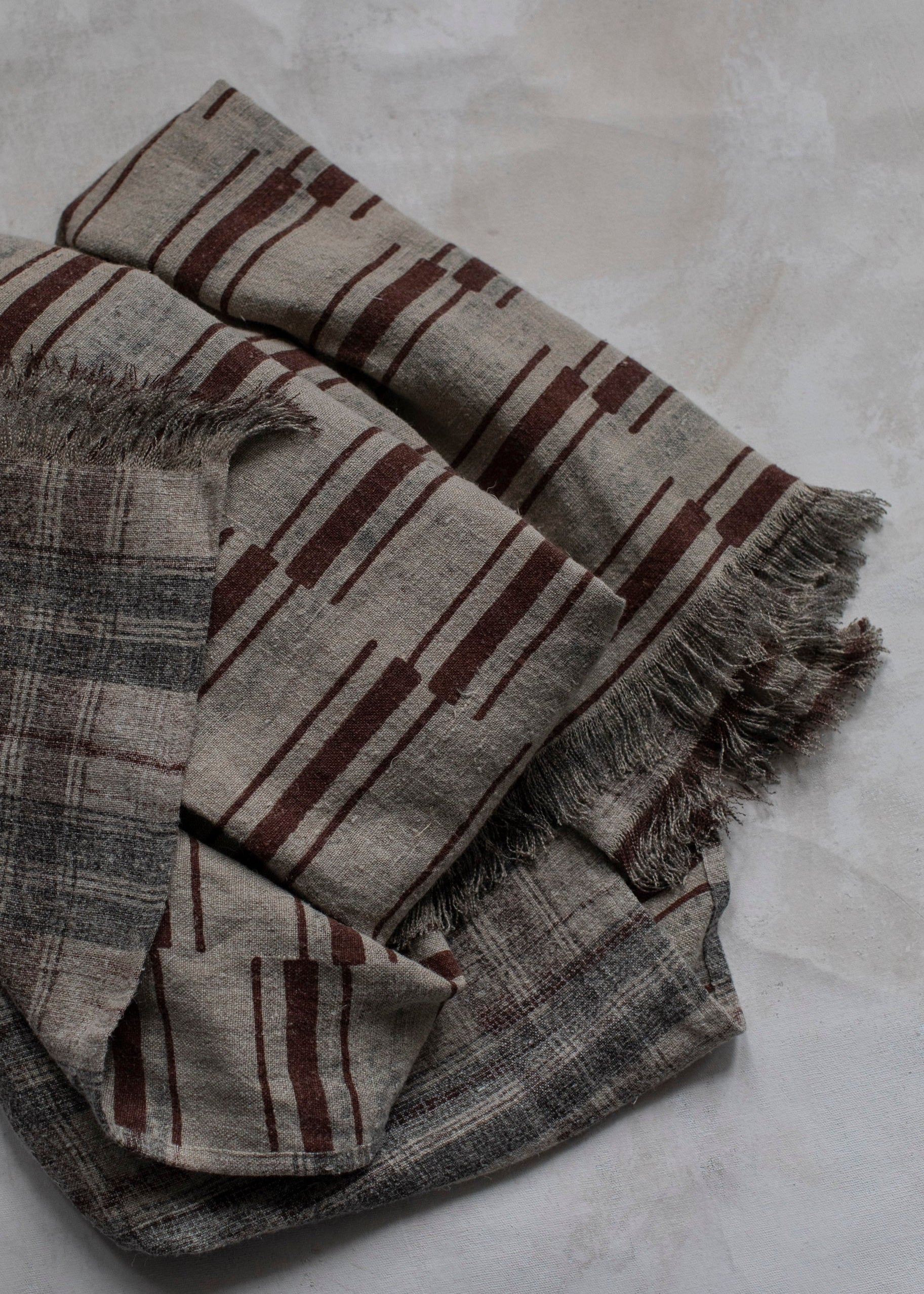 vintage_linen_throw-5_526db4e1-eb22-4f78-90b6-1e723b272356.jpg