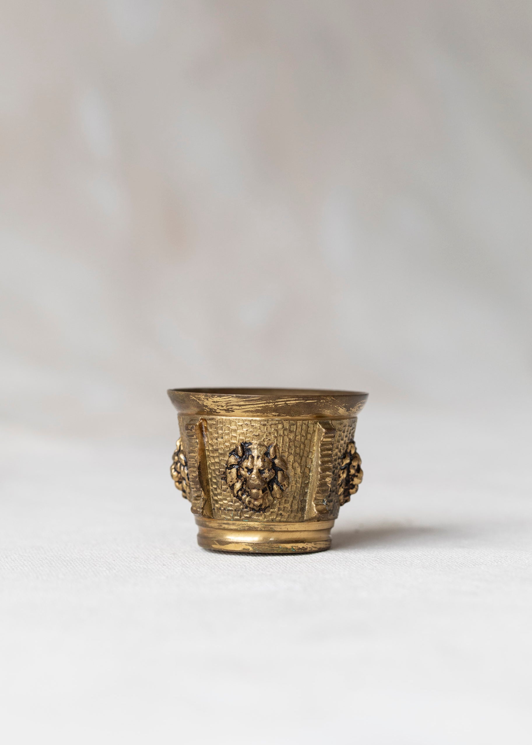 vintage_mini_brass_lion_vesse.jpg