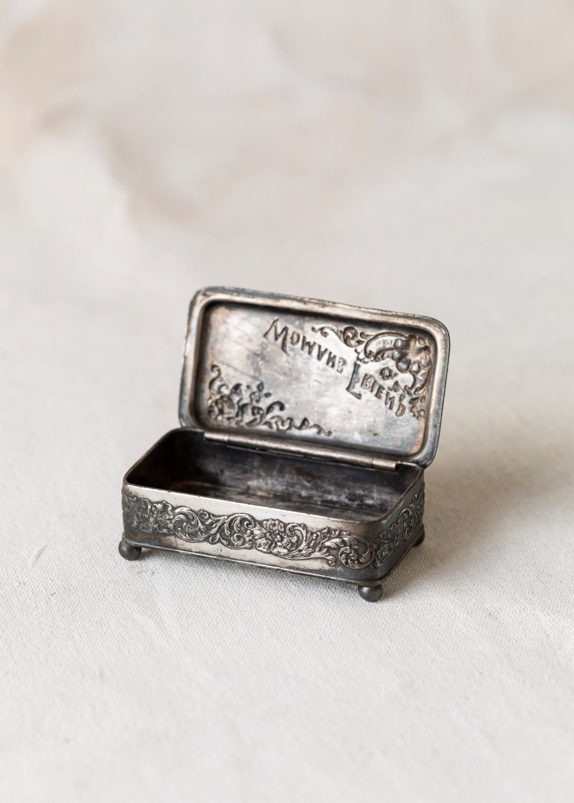 vintage_mini_womens_friend_box-3.jpg