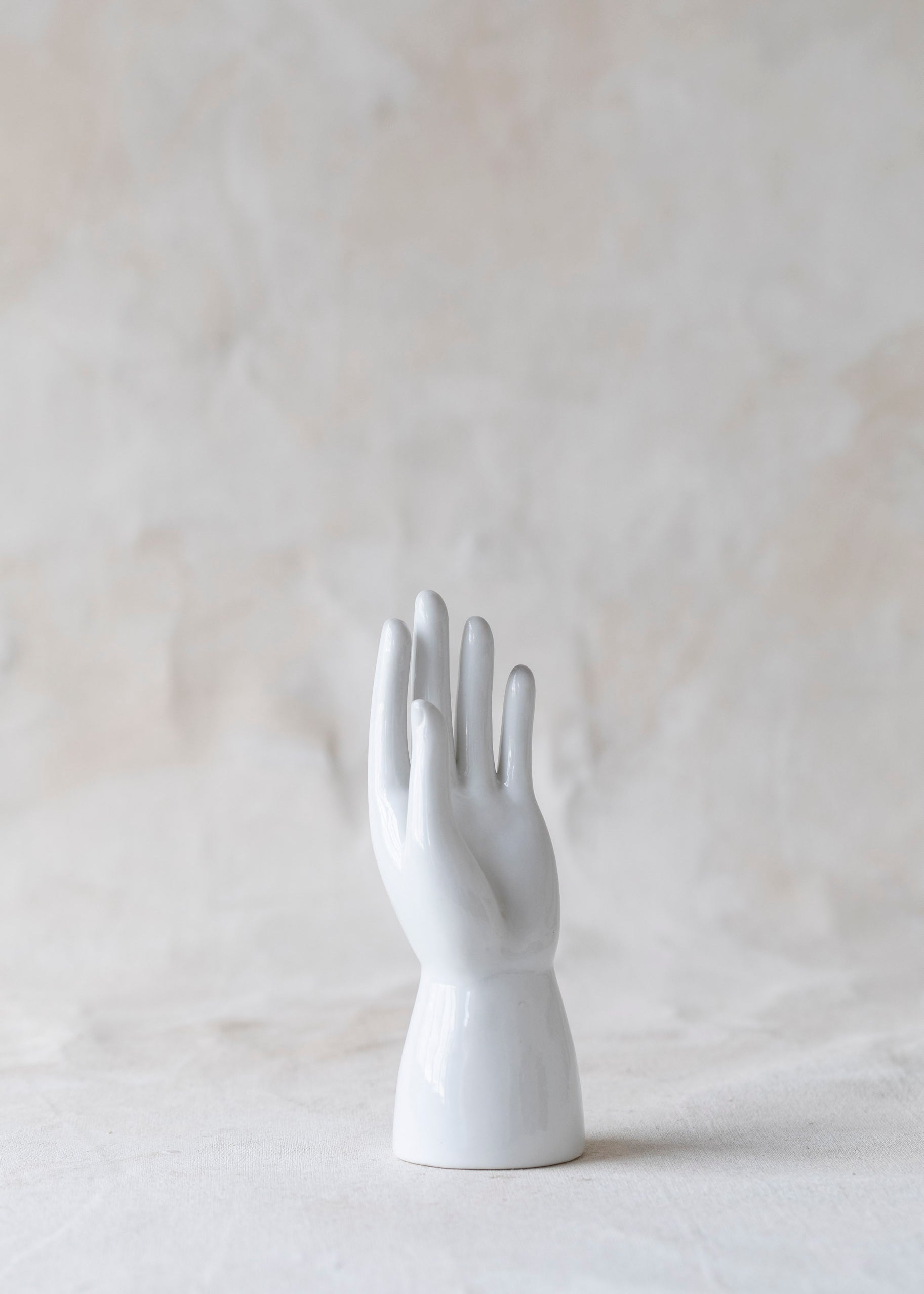 vintage_porcelain_hand-3_5f83121c-e872-468a-b537-7e8eb1fbc38c.jpg