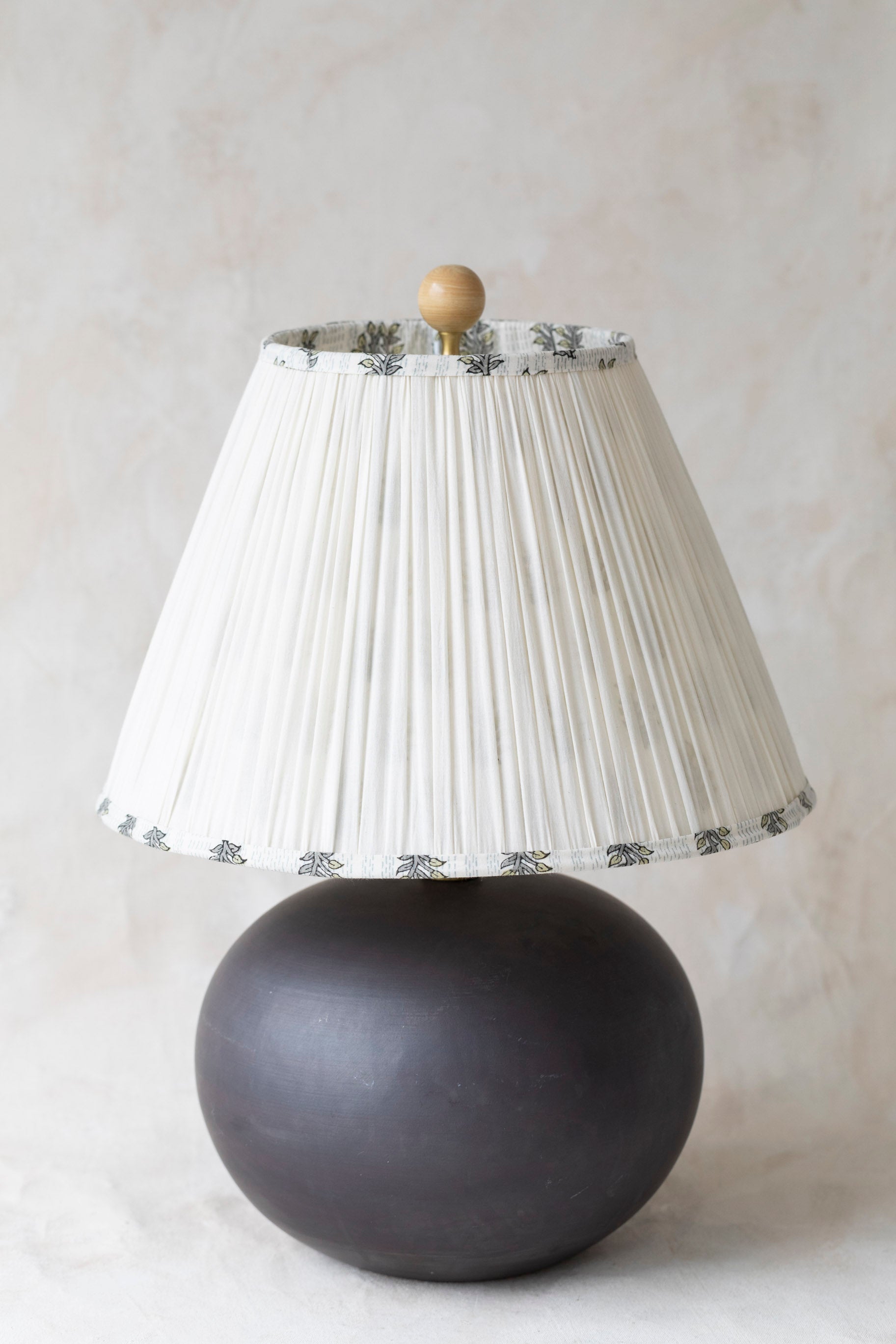 Vintage Ceramic Lamp with Filling Spaces Shade