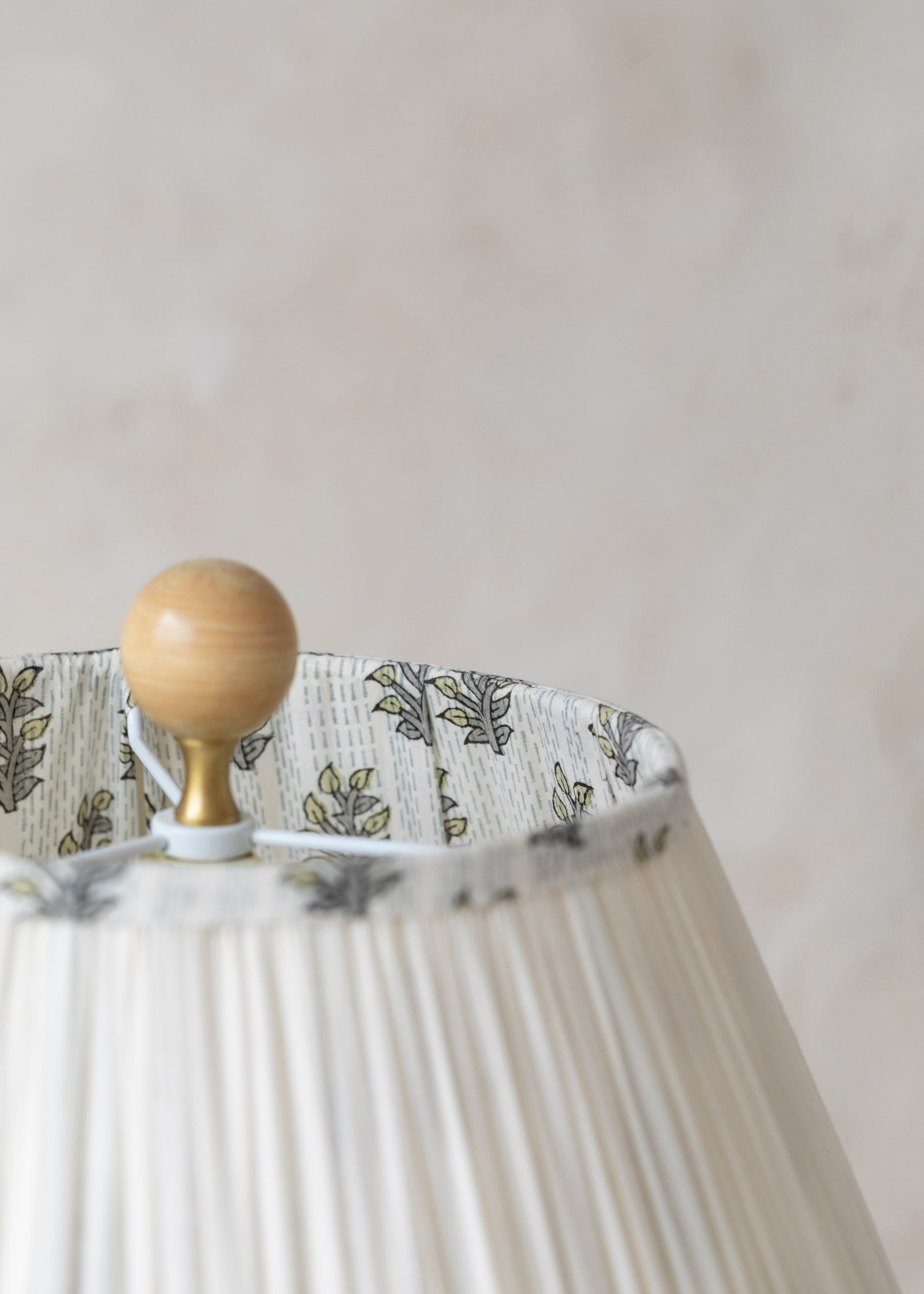 vintage_round_table_lamp_filling_Spaces_shade-3.jpg