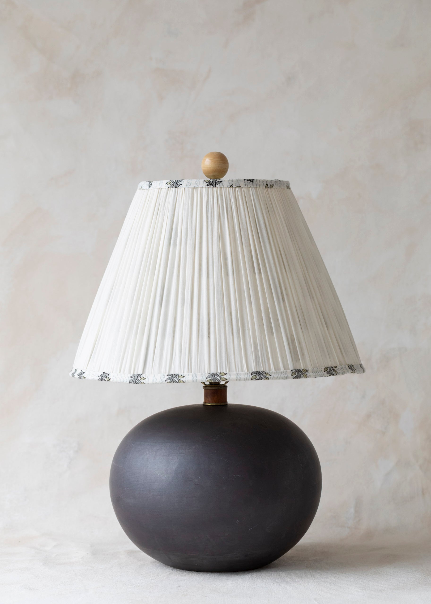 vintage_round_table_lamp_filling_Spaces_shade.jpg