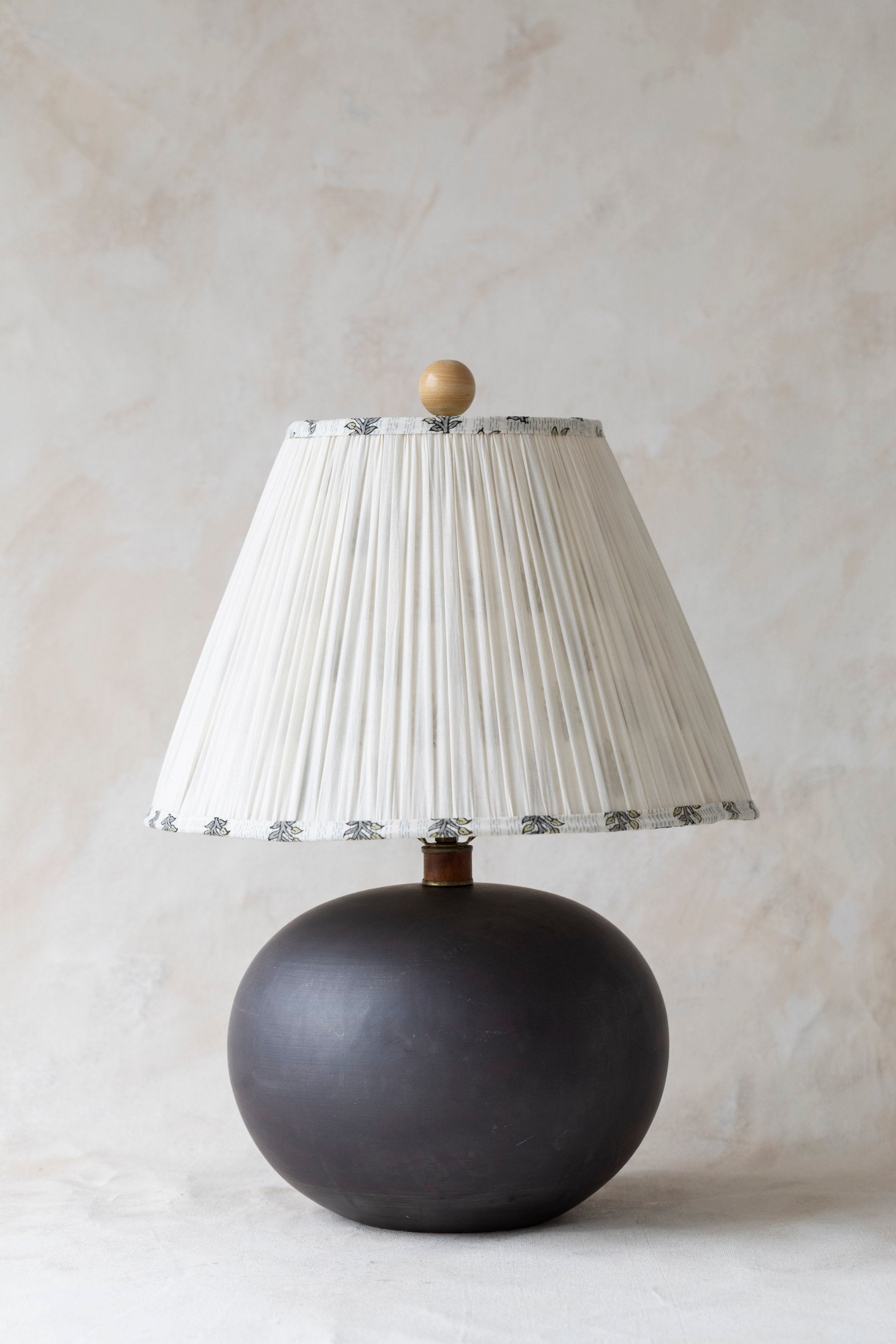 Vintage Ceramic Lamp with Filling Spaces Shade