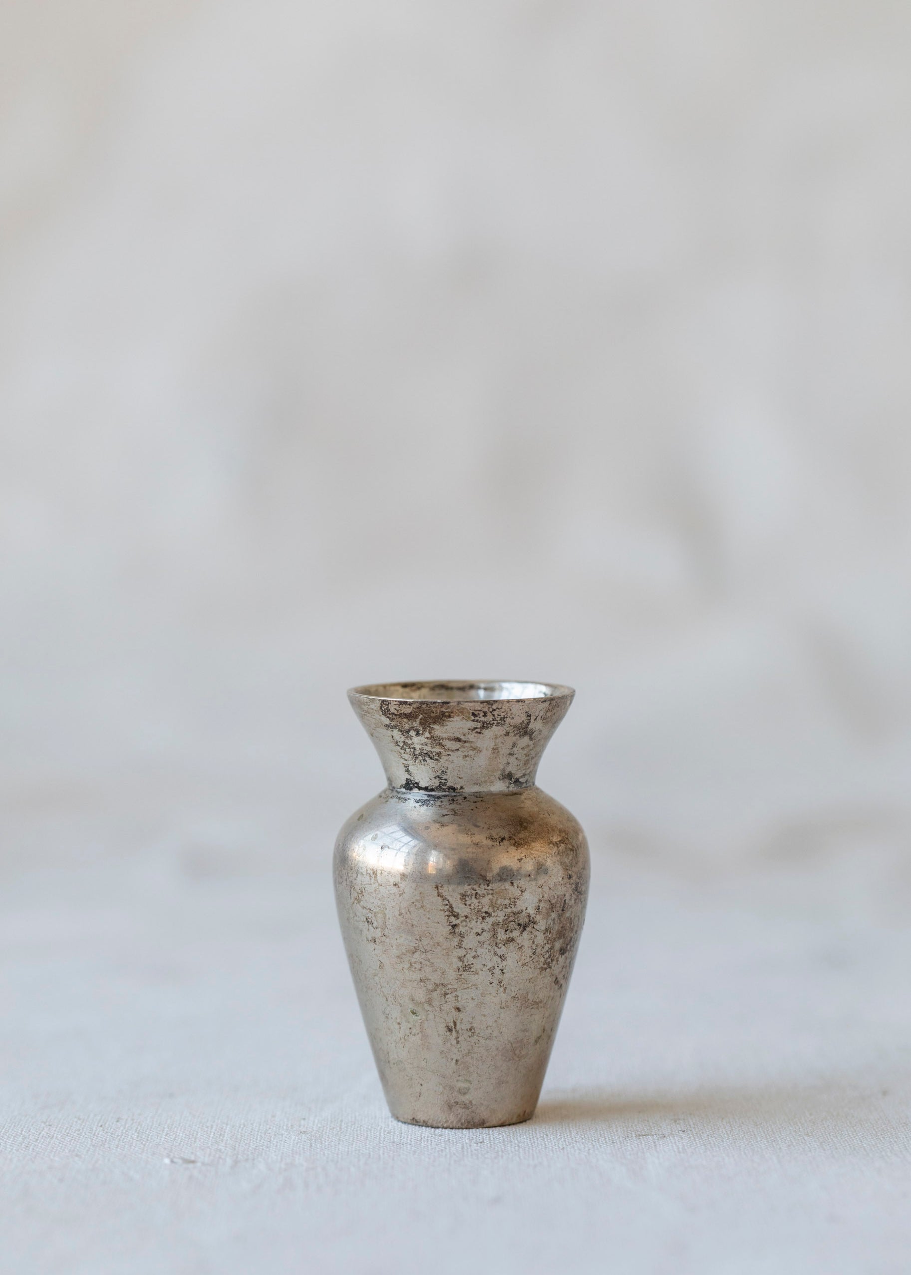 vintage_silver_bud_vase-2_d95eb0f1-f051-4012-817b-2519ecc1028c.jpg