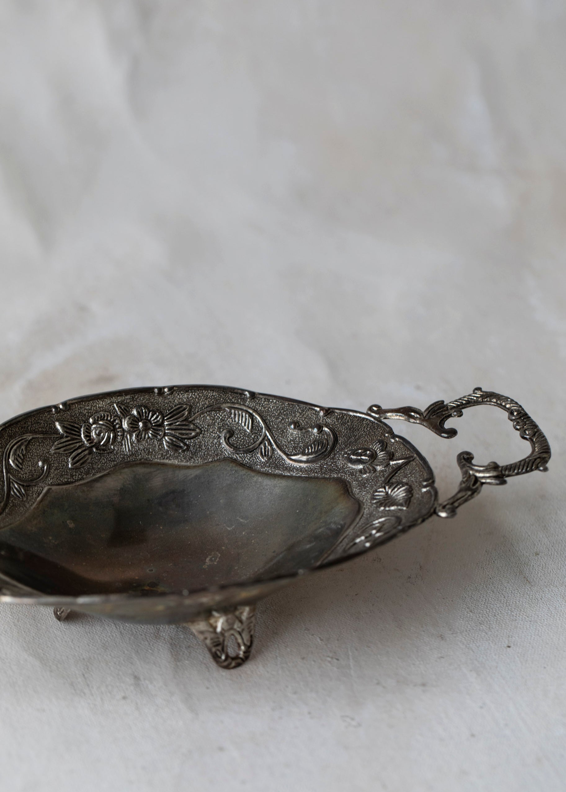 vintage_silver_detailed_footed_bowl-4.jpg
