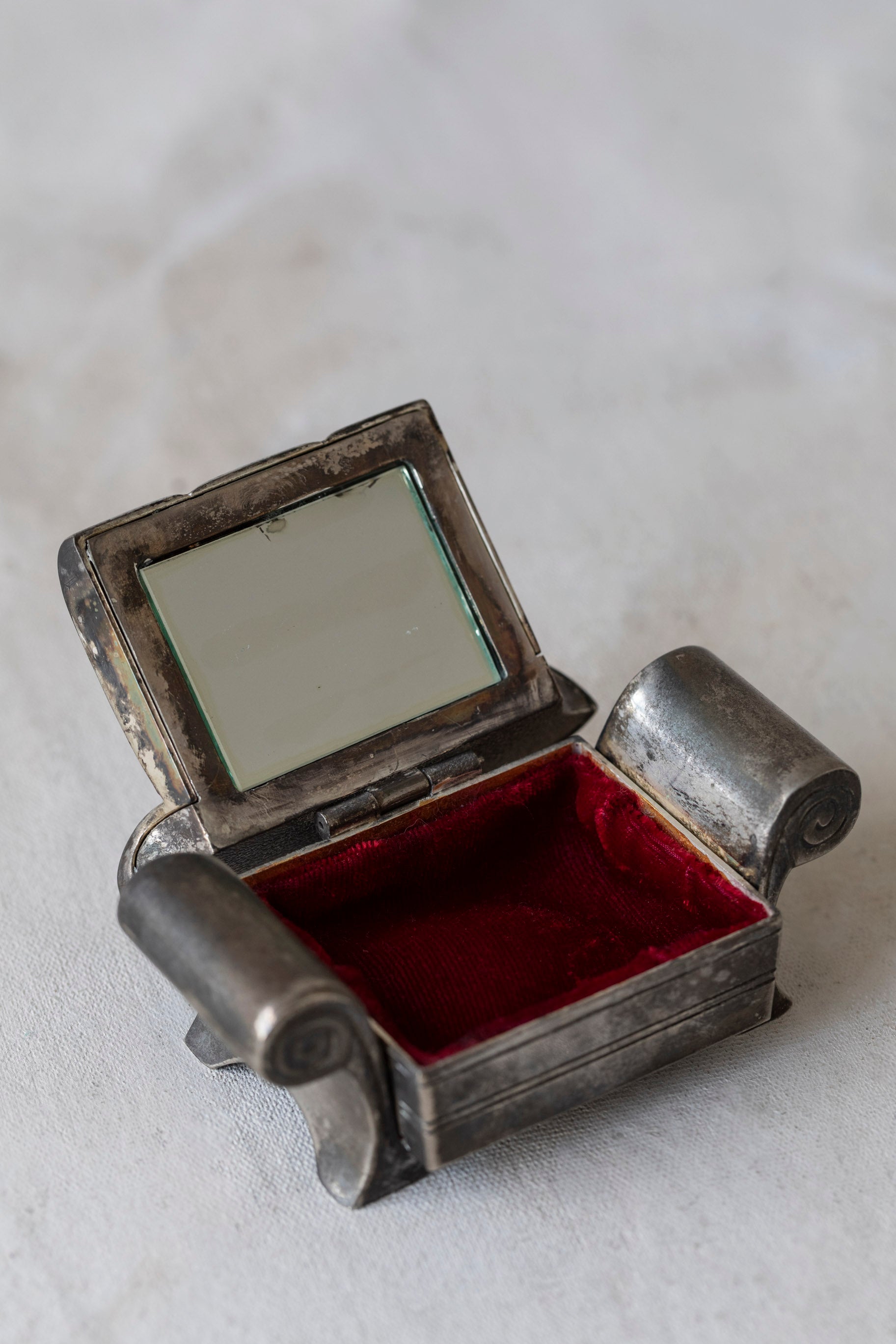vintage_silver_sofa_jewelry_box-2.jpg
