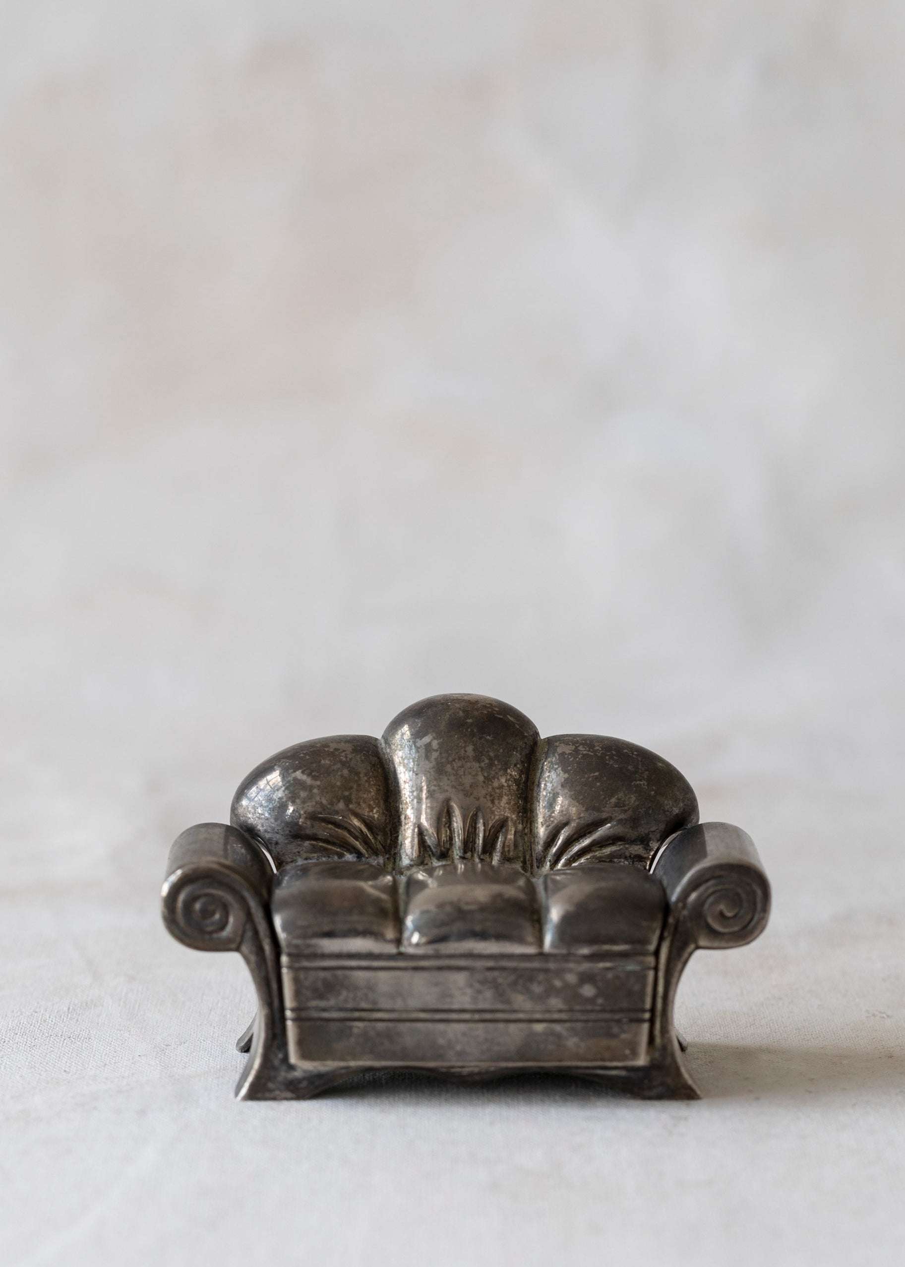 vintage_silver_sofa_jewelry_box.jpg