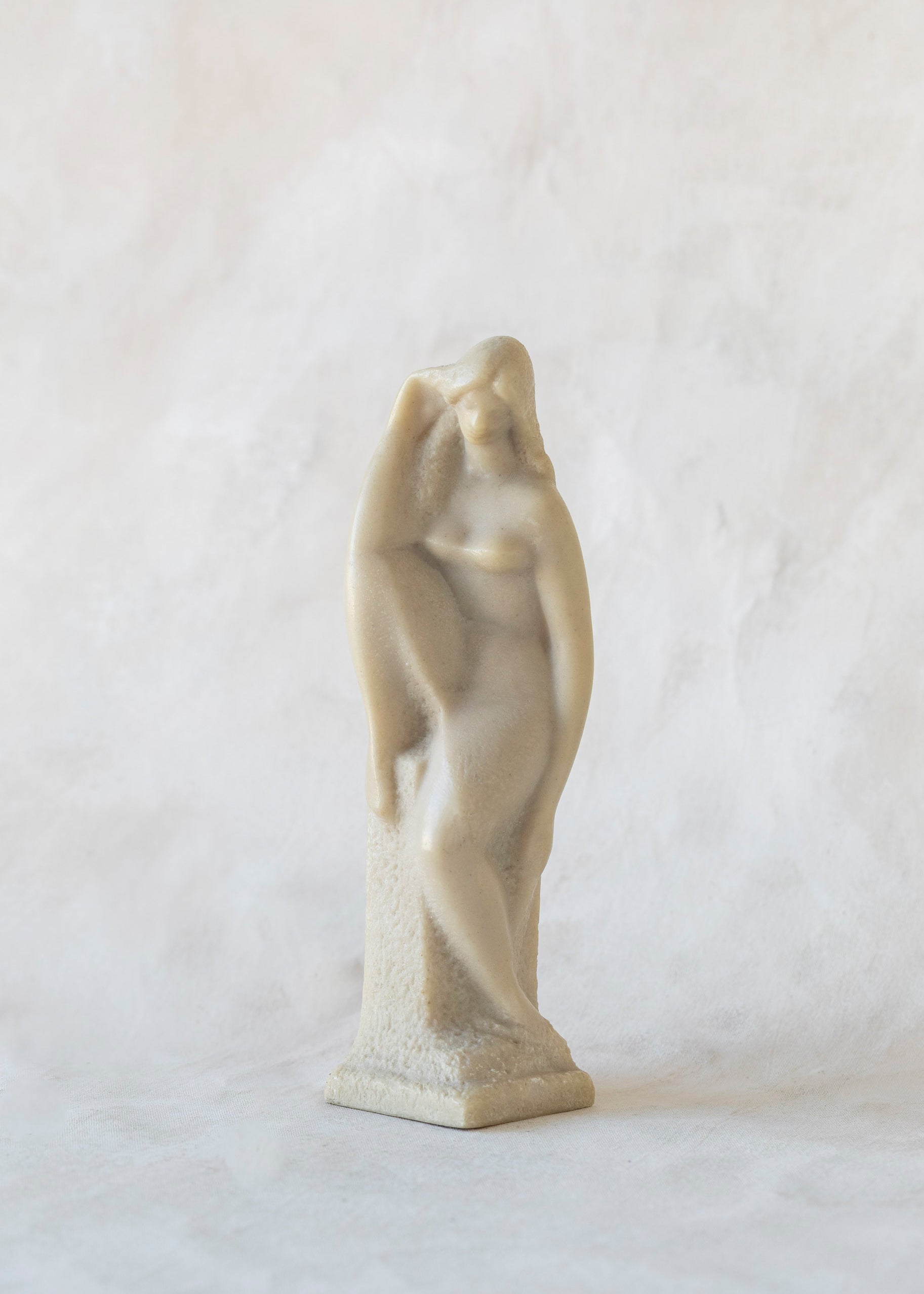 vintage_sitting_woman_figurine-2.jpg