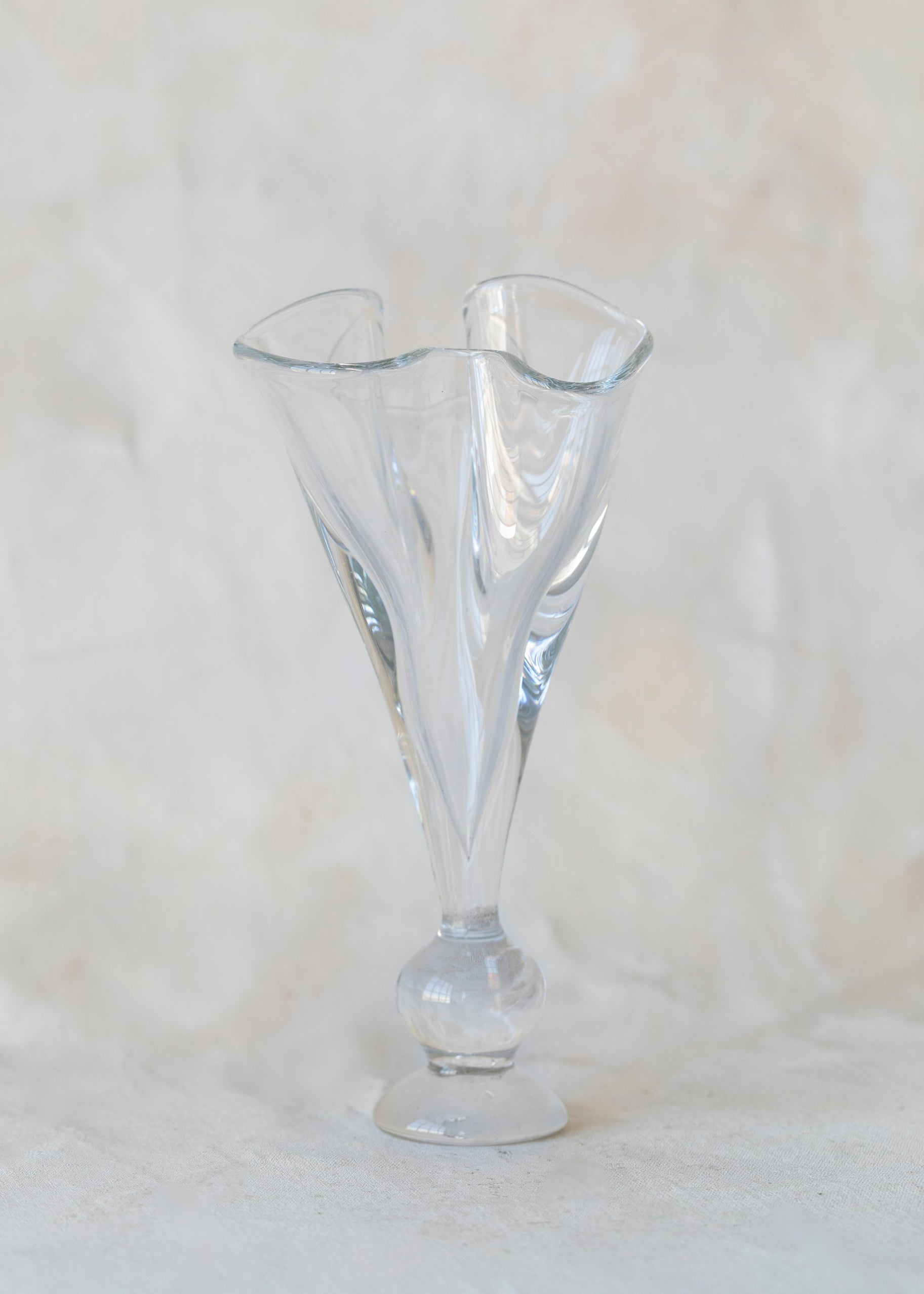 vintage_tapered_ruffle_glass_vase.jpg