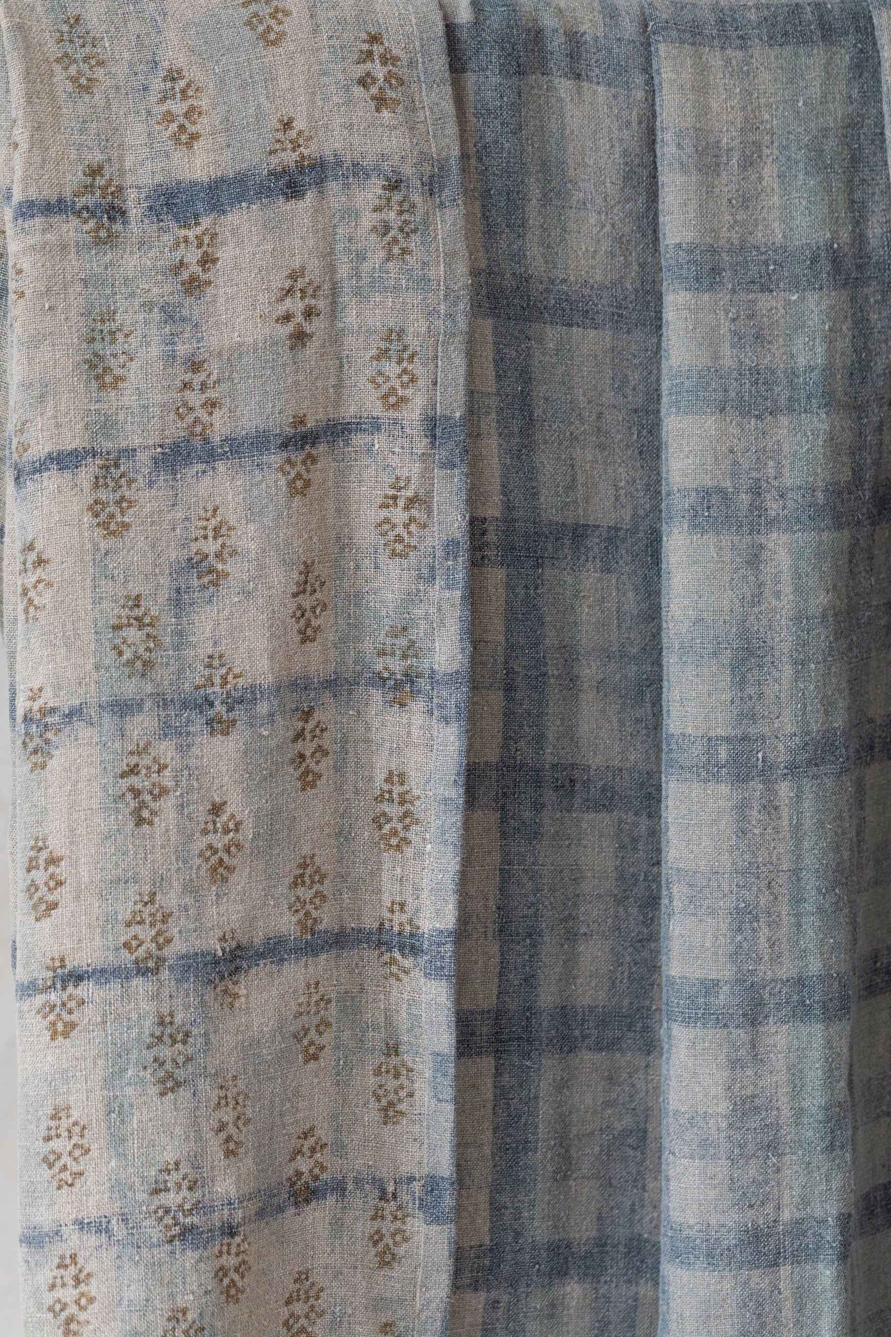 Vintage Linen Throw in Blue