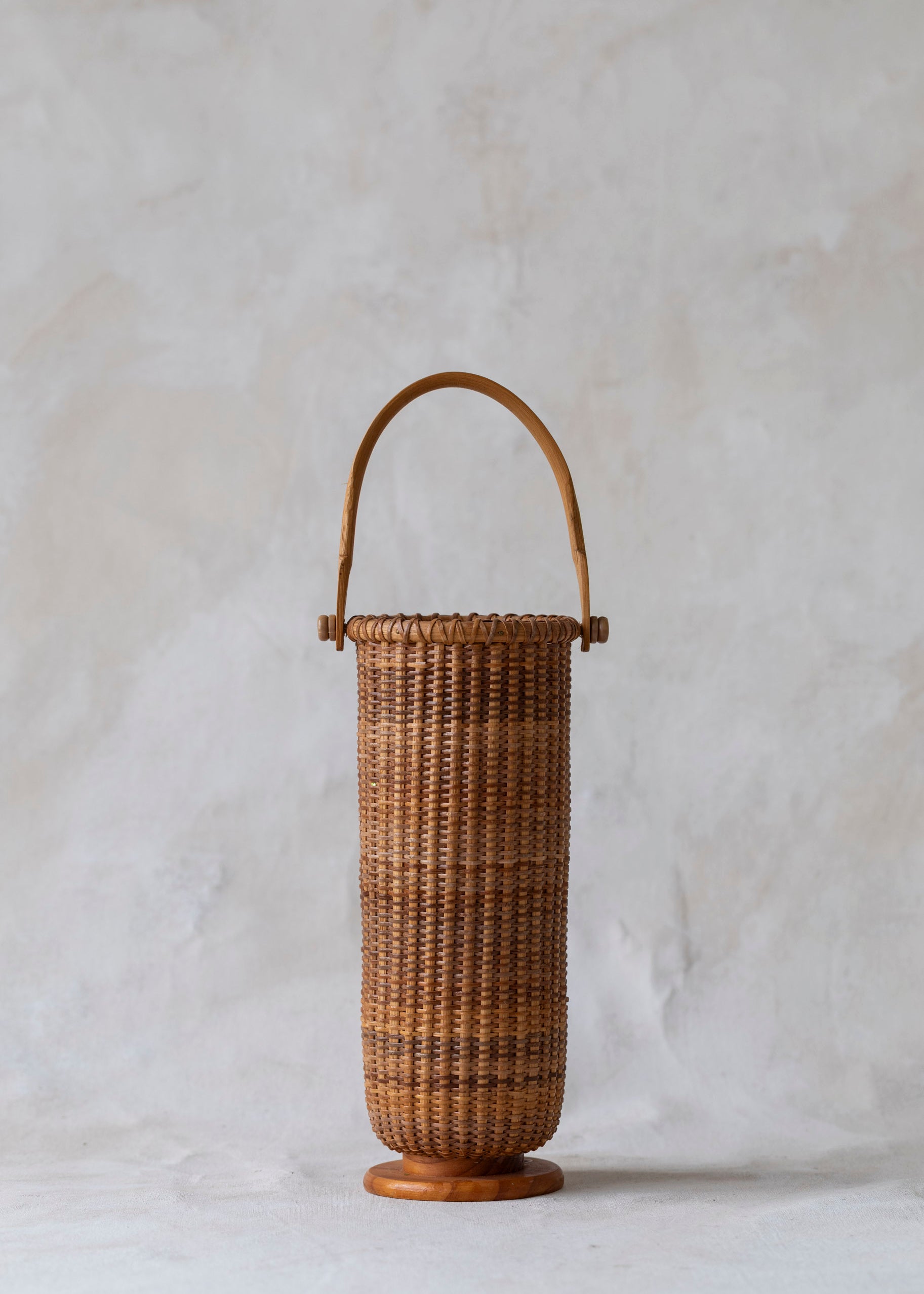 vintage_wine_bottle_basket-3.jpg