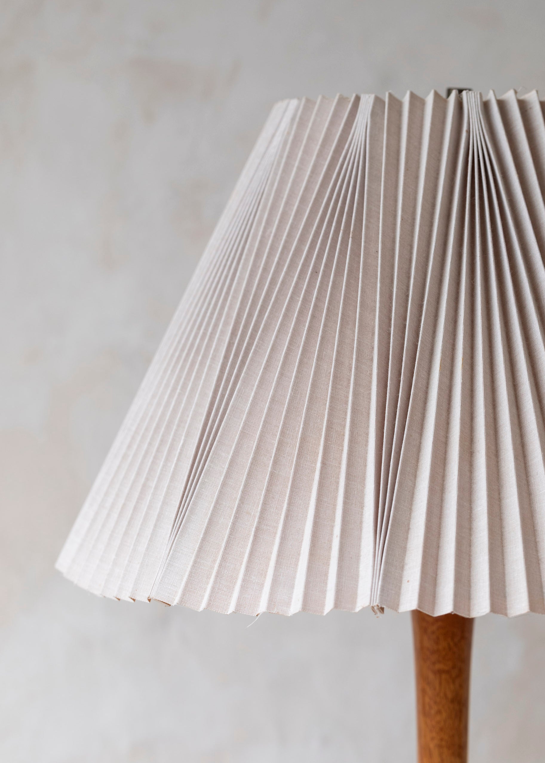vintage_wood_lamp_pleated_shade-4.jpg