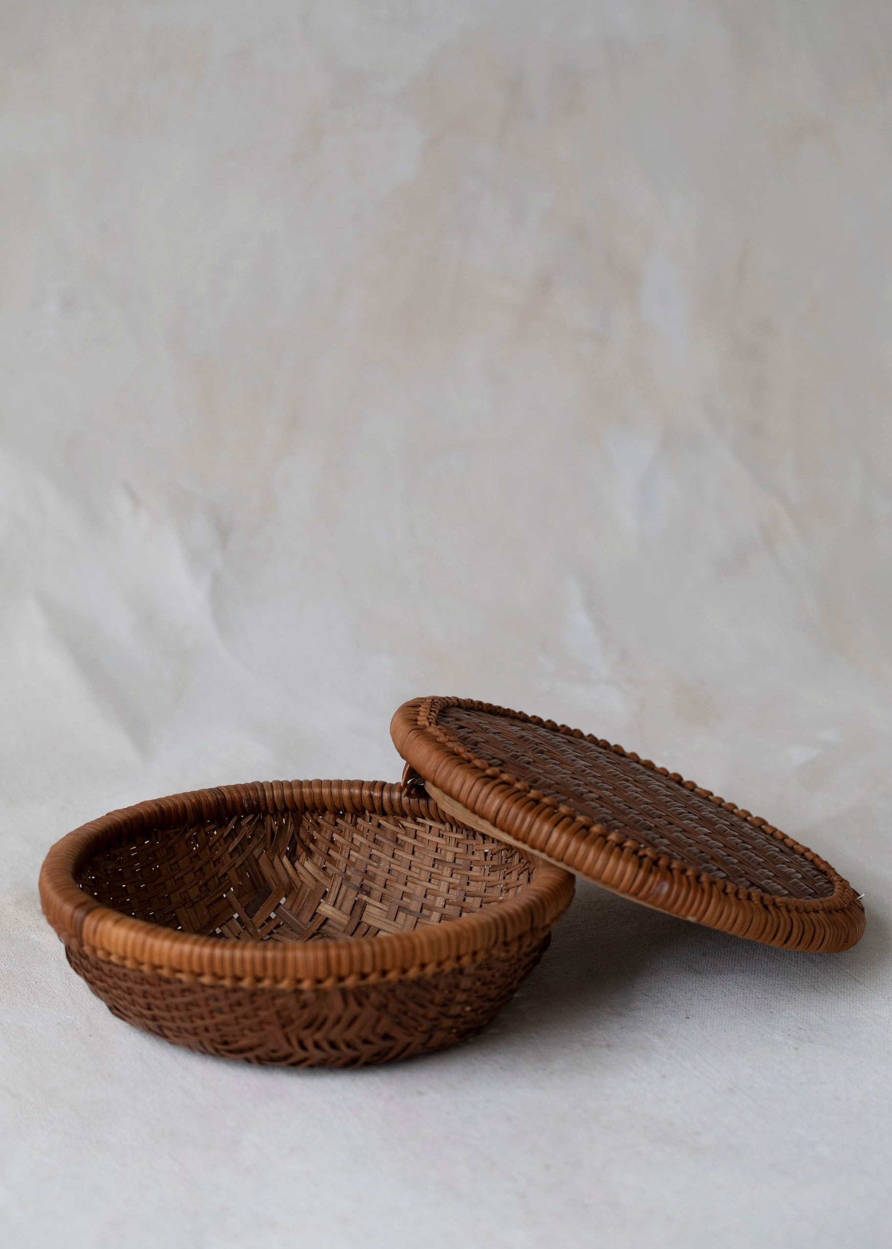 vintage_woven_round_lidded_basket-3.jpg