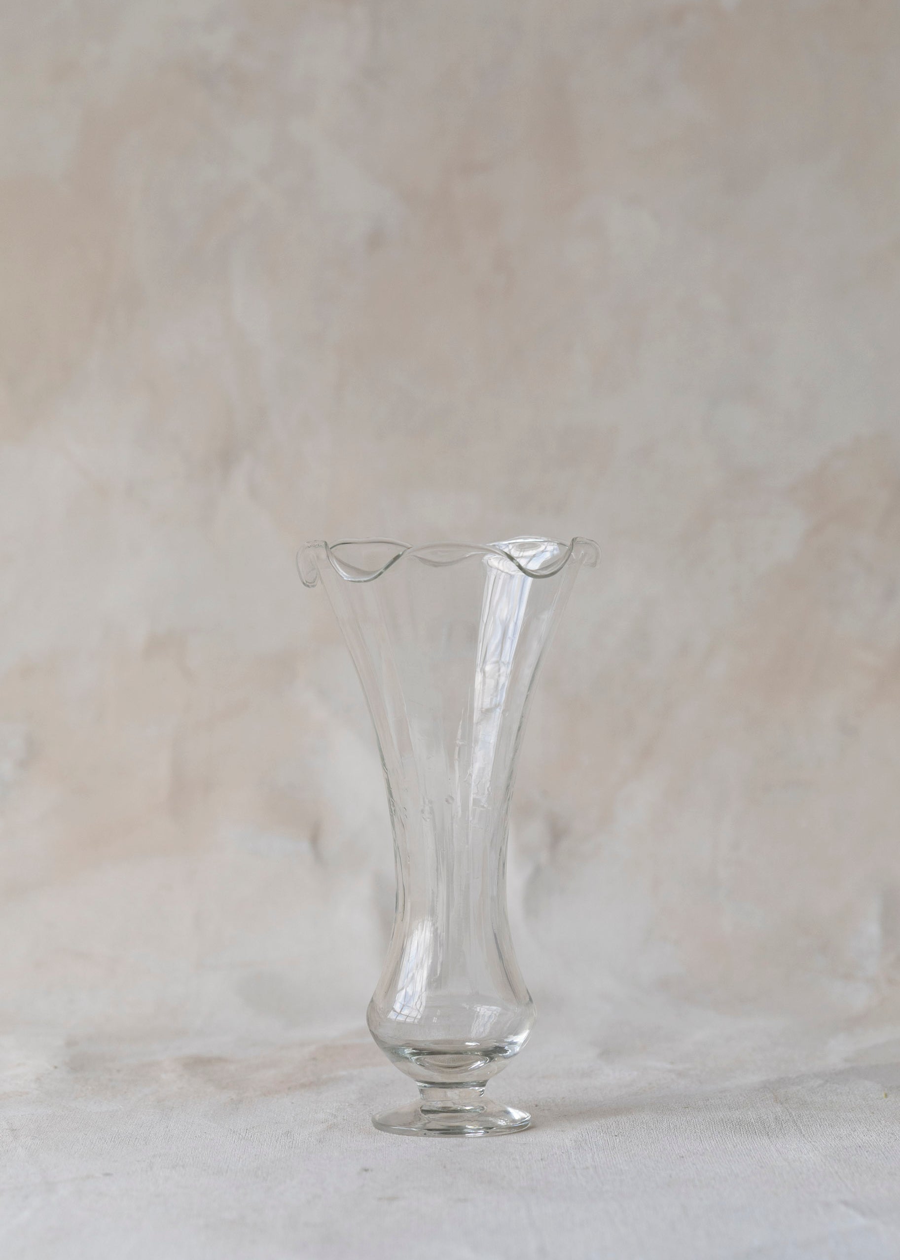 vintazge_tapered_ruffle_glass_vase-2.jpg