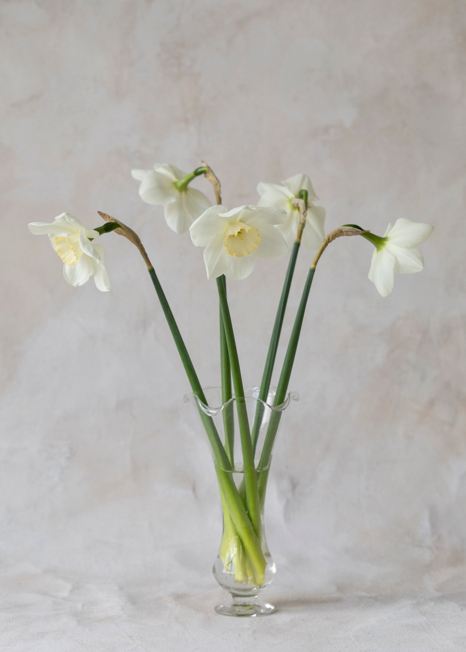 vintazge_tapered_ruffle_glass_vase.jpg