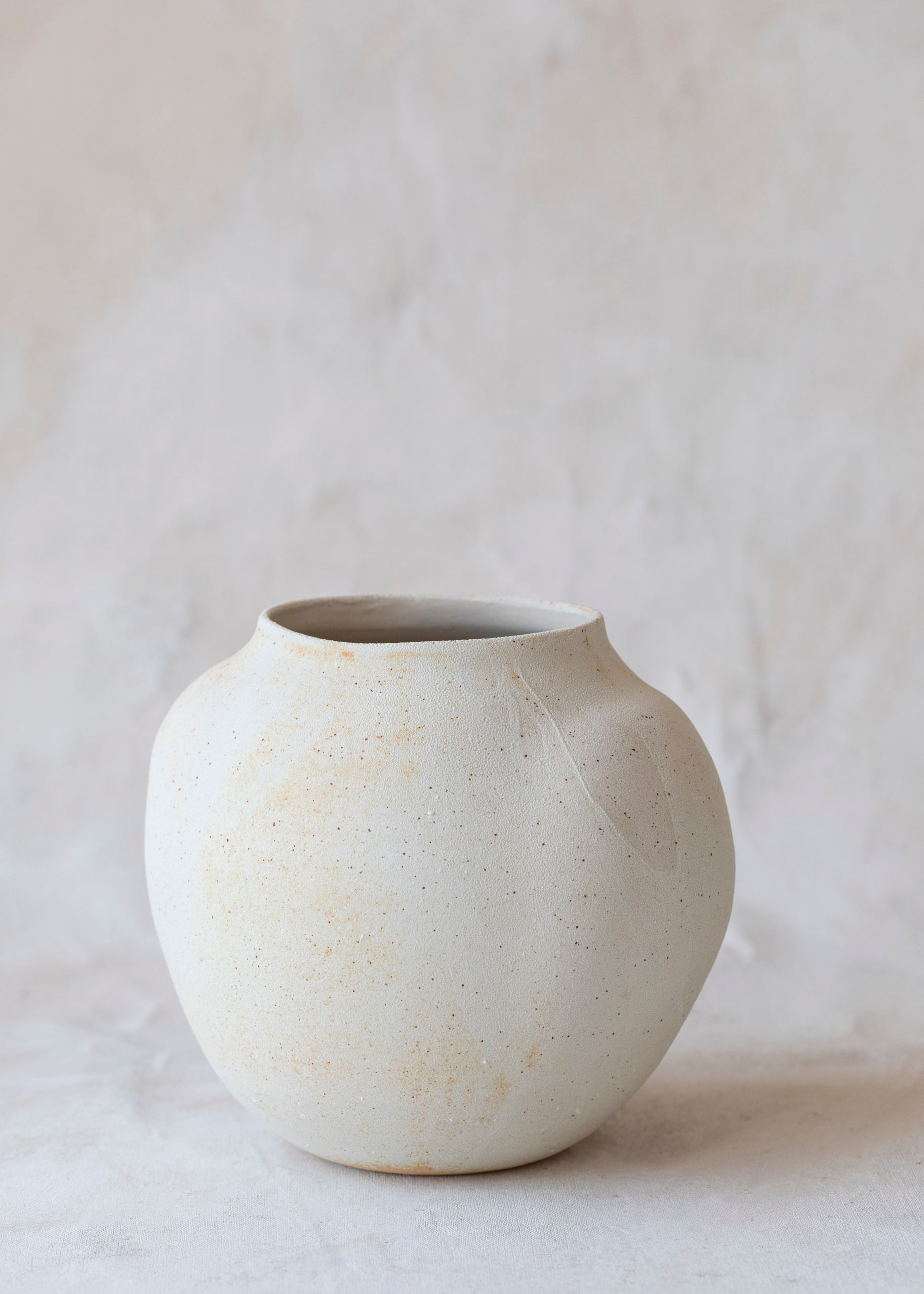 white_sand_bulb_vase-2.jpg