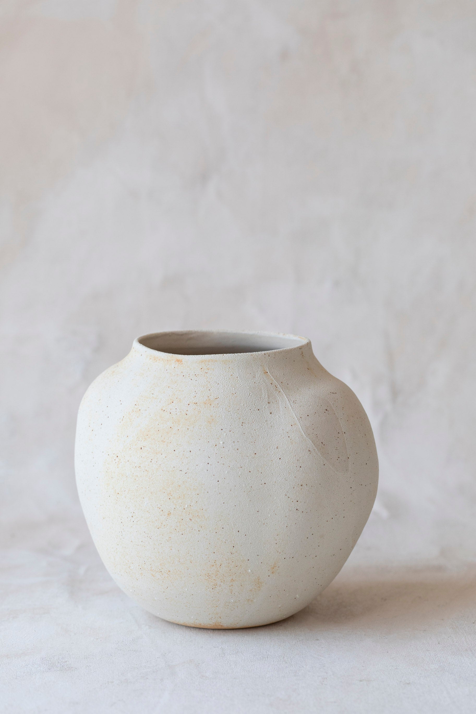 white_sand_bulb_vase-2.jpg