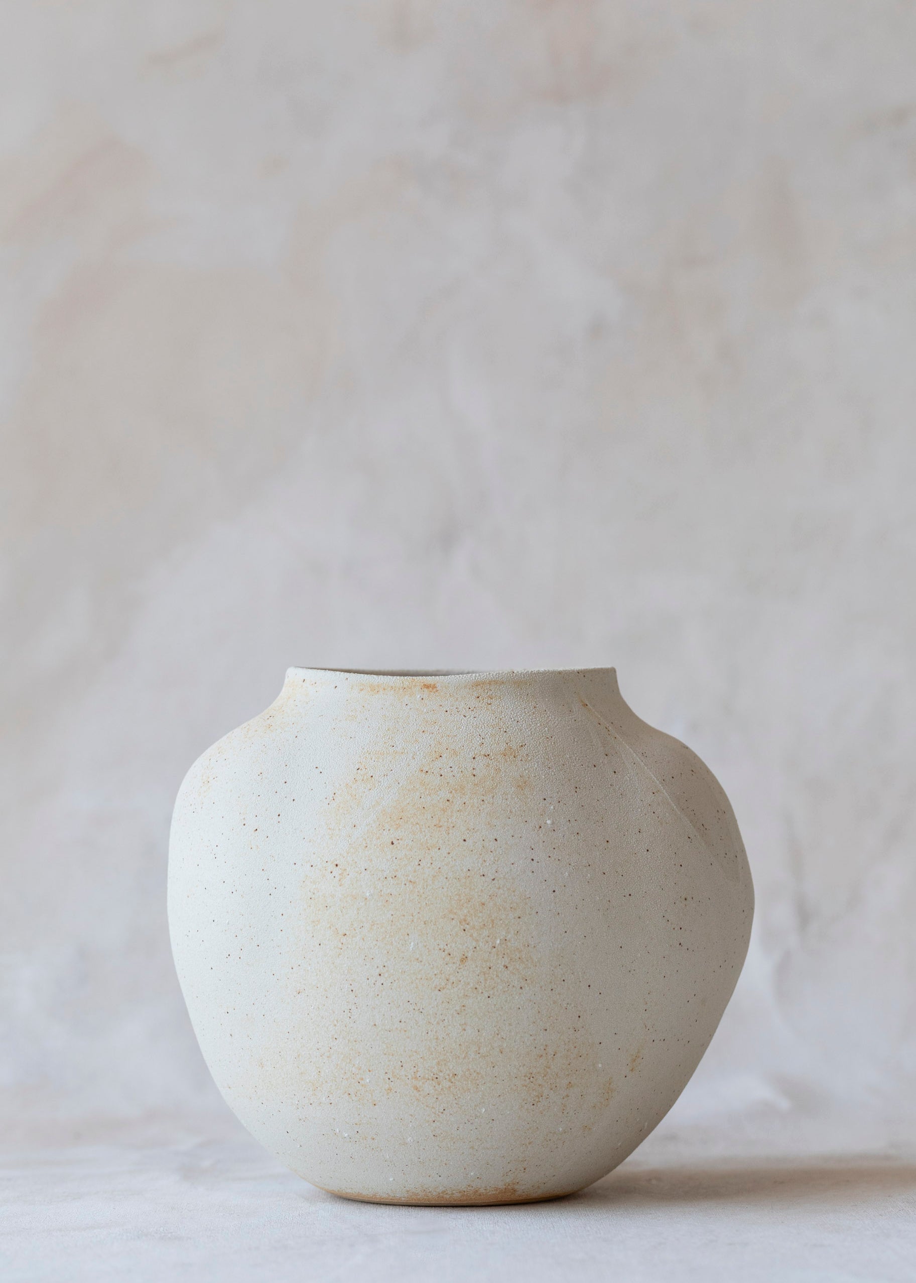 white_sand_bulb_vase-4.jpg