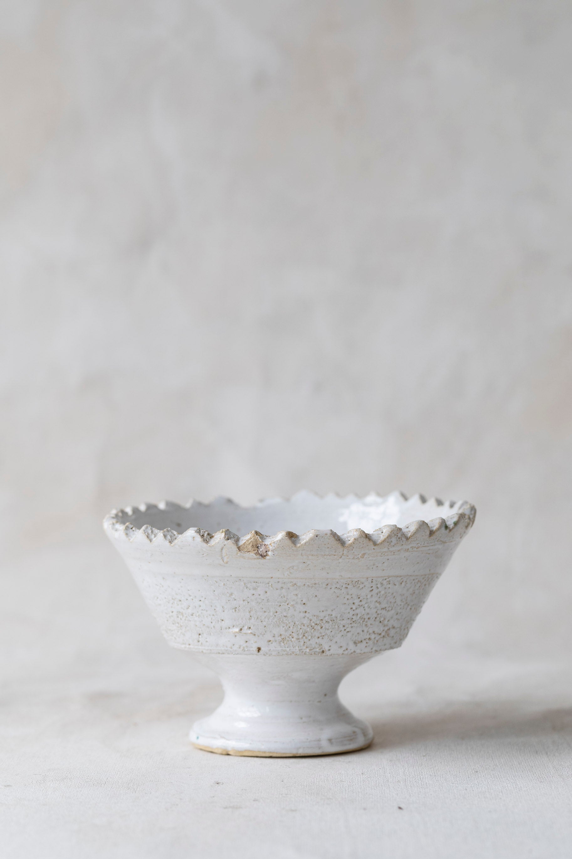 White Tamegroute Jagged Edge Pedestal Bowl