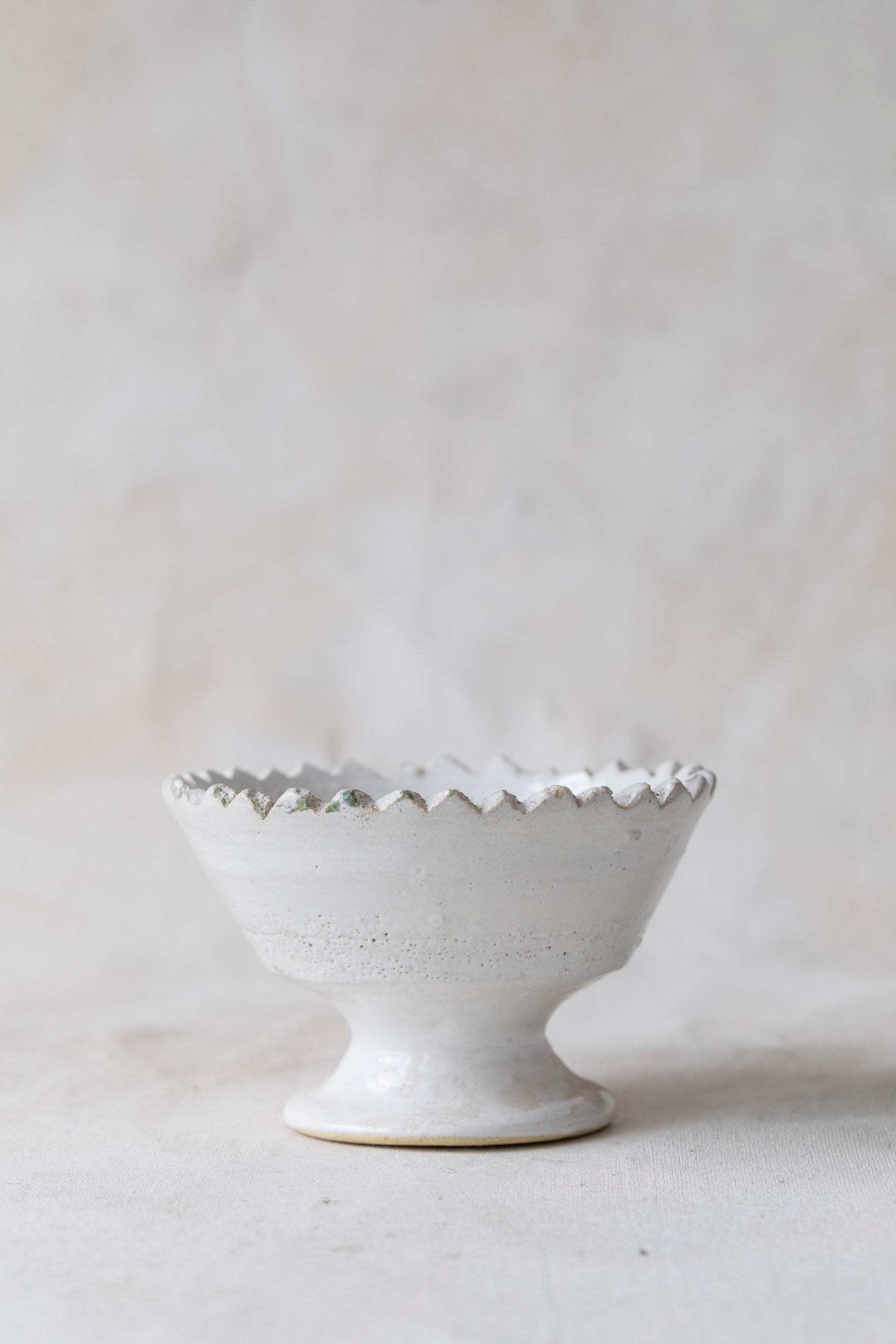 White Tamegroute Jagged Edge Pedestal Bowl