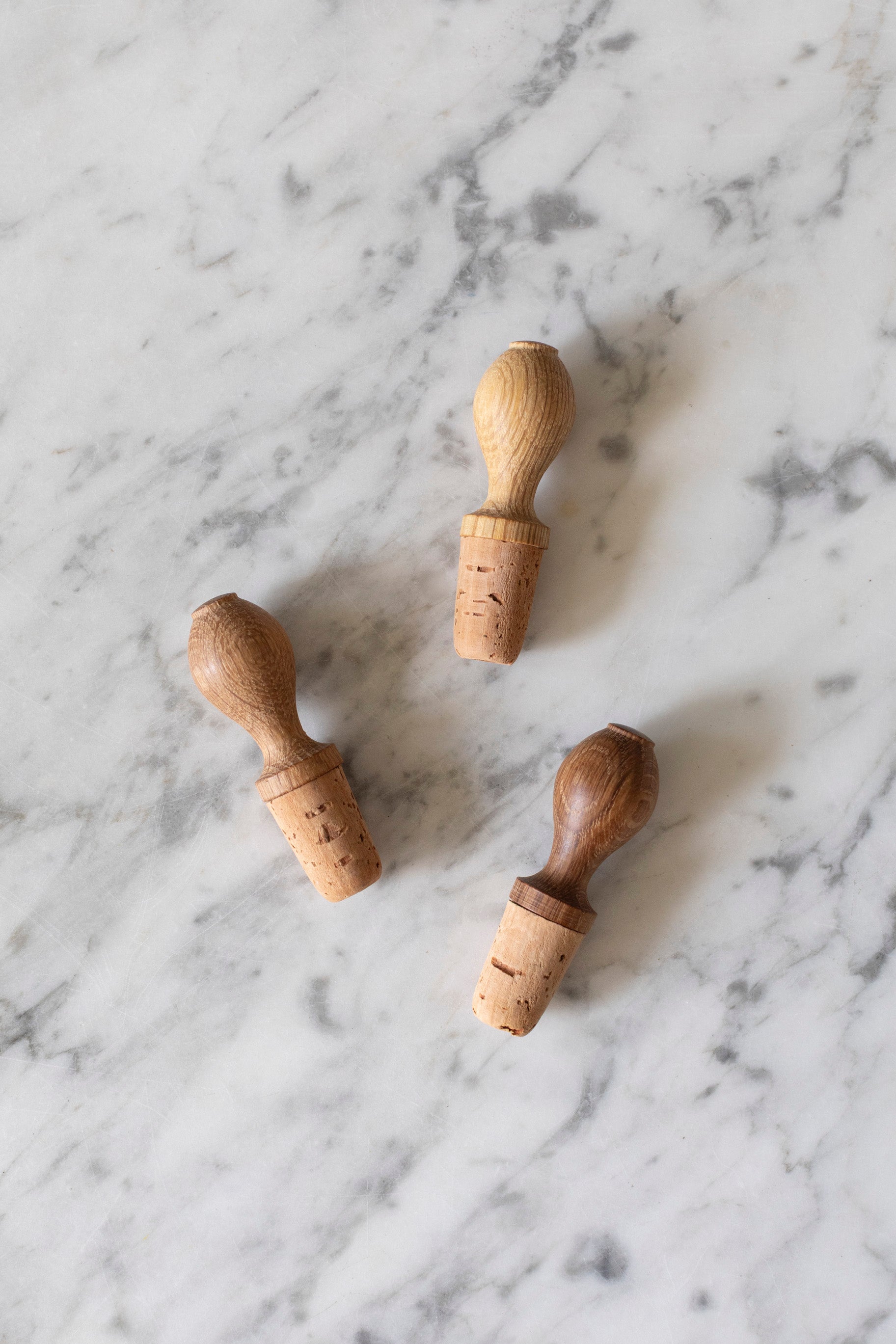 Hoppe Shoppe Oak Wine Stopper - Thumbnail 2