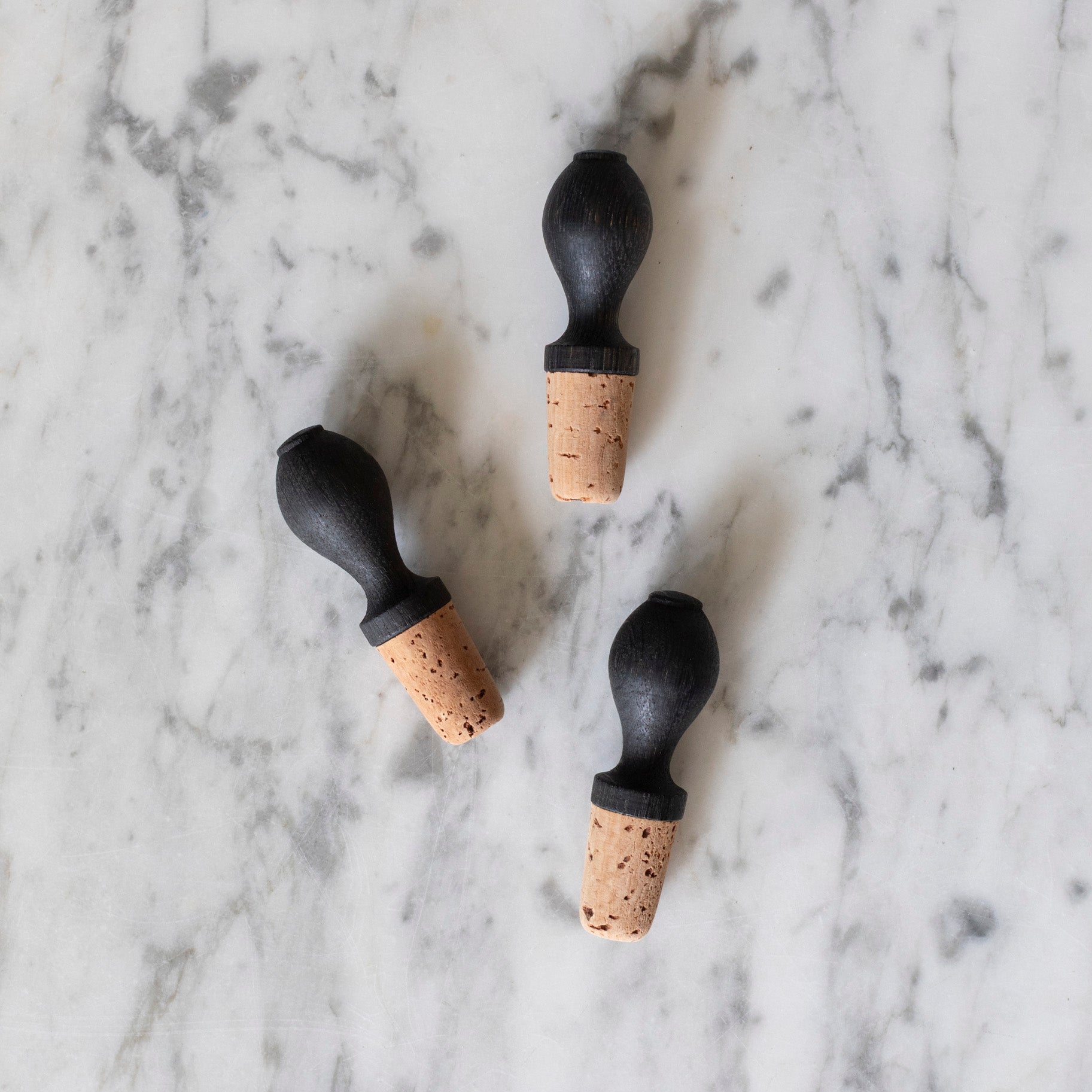 wine_stoppers_oak.jpg