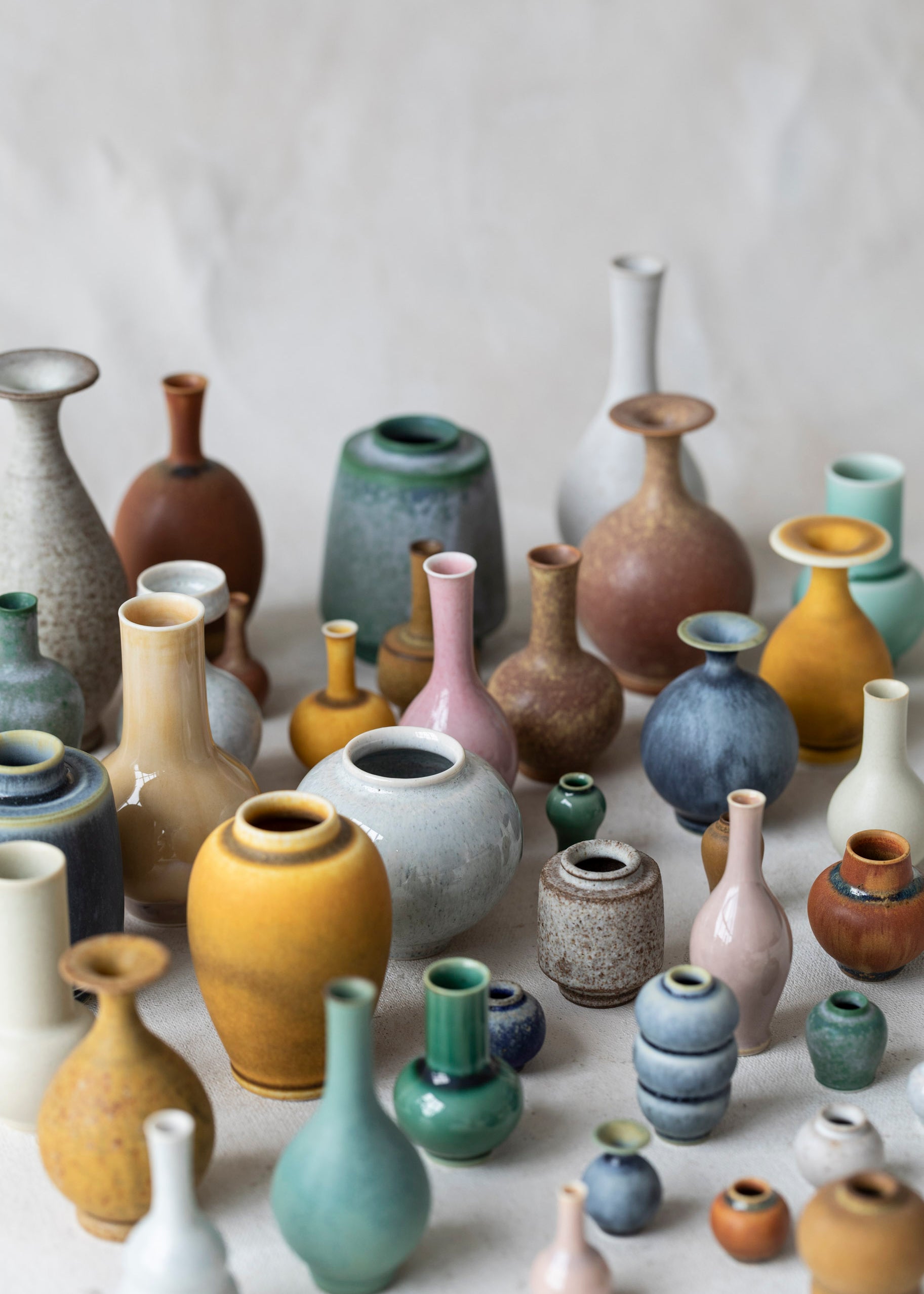 yuate_segawa_miniature_bud_vases_spring_family_photo-4.jpg