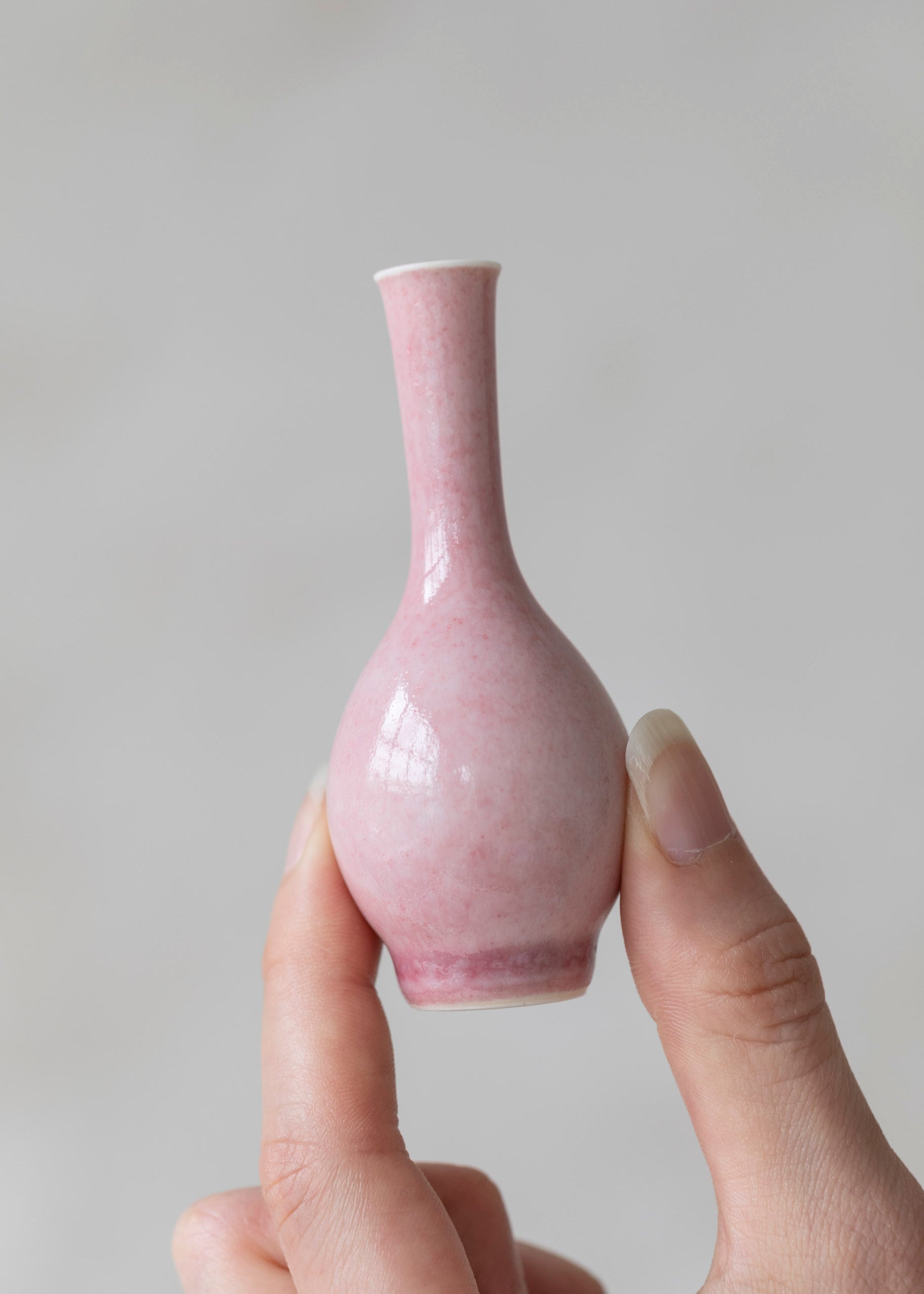 yuate_segawa_miniature_bud_vases_spring_large_cbb9656f-cd32-4da3-93ec-9c7dd10475b0.jpg