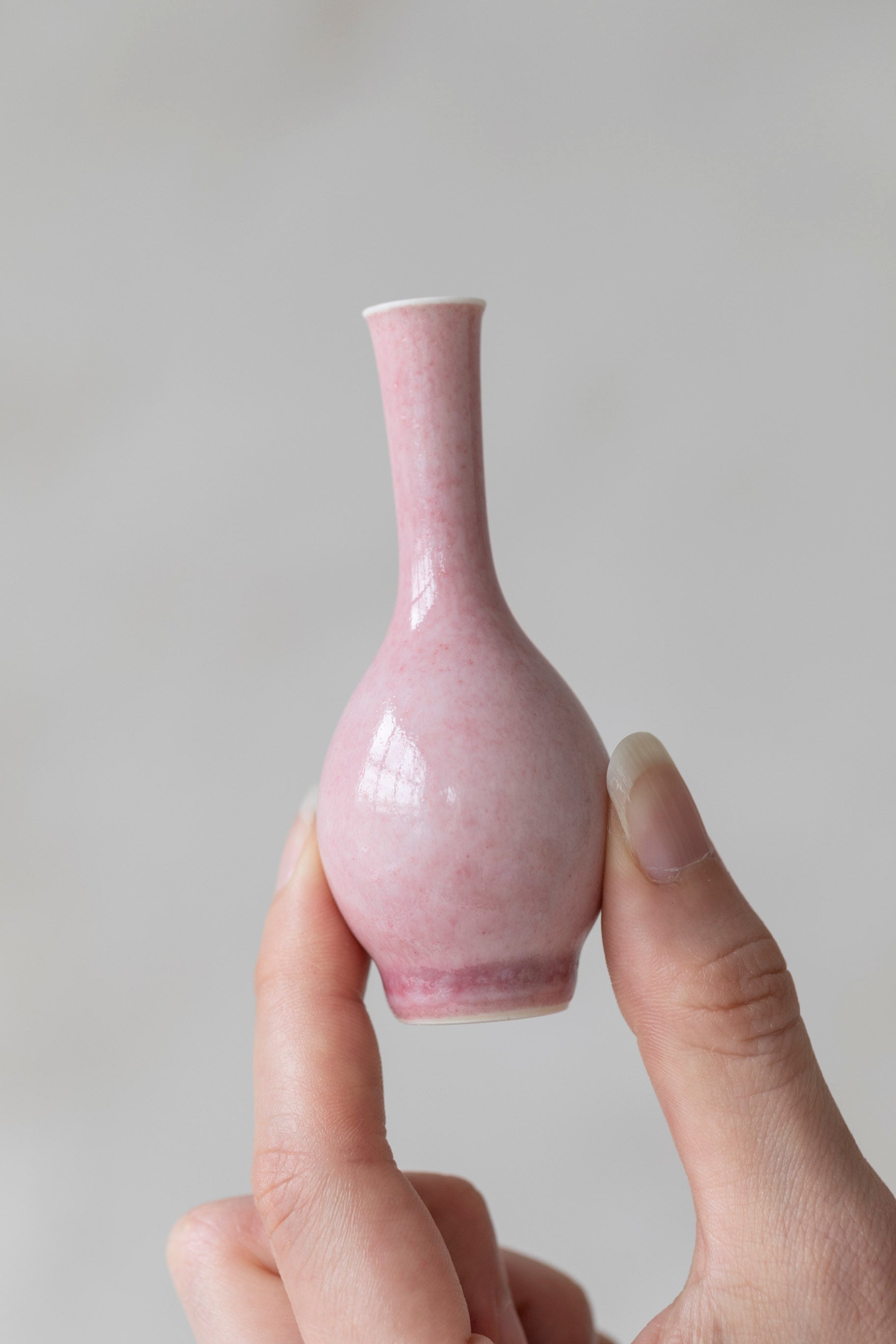 yuate_segawa_miniature_bud_vases_spring_large_cbb9656f-cd32-4da3-93ec-9c7dd10475b0.jpg